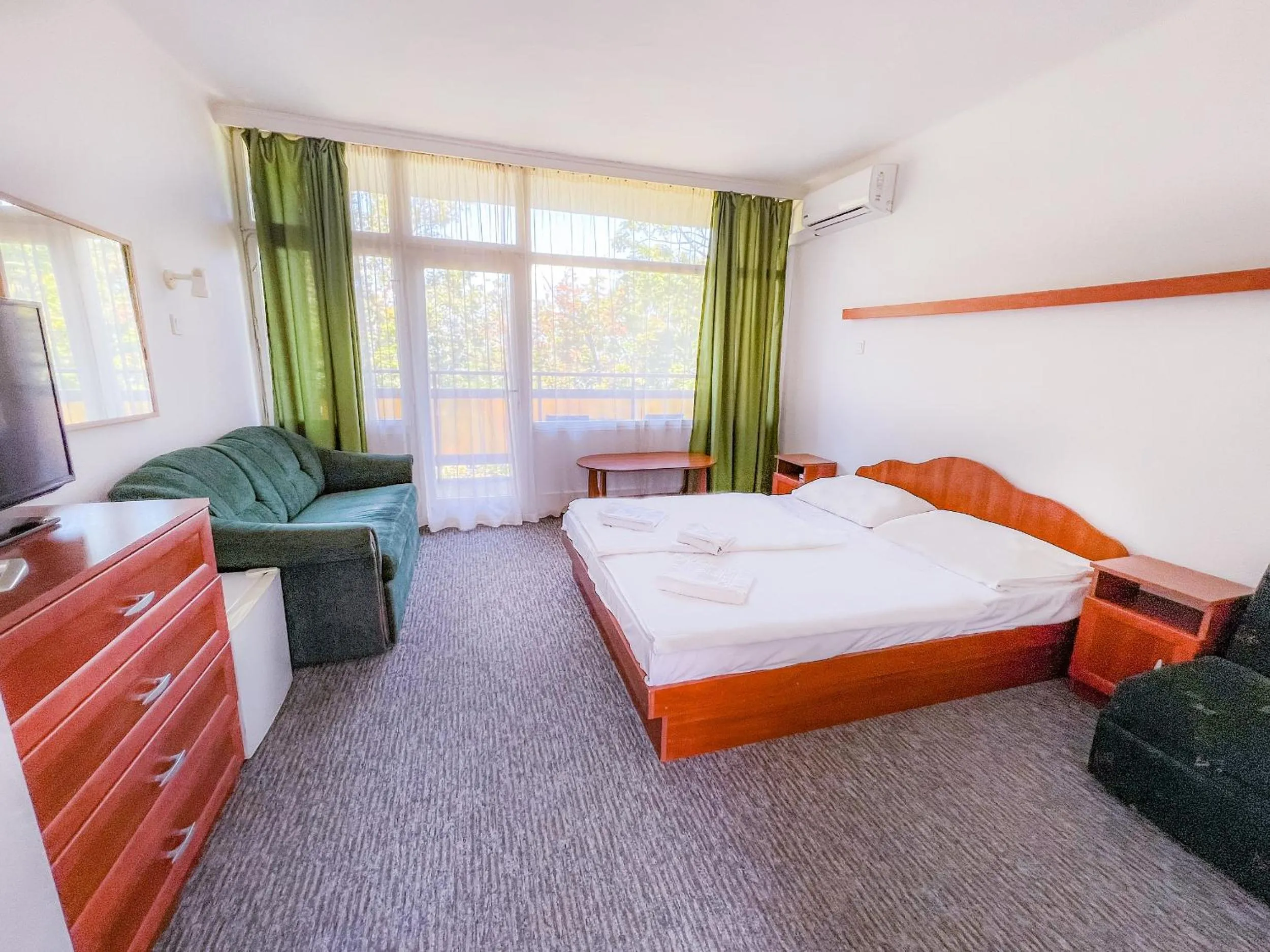 Photo of the whole room in CE Napfény Hotel