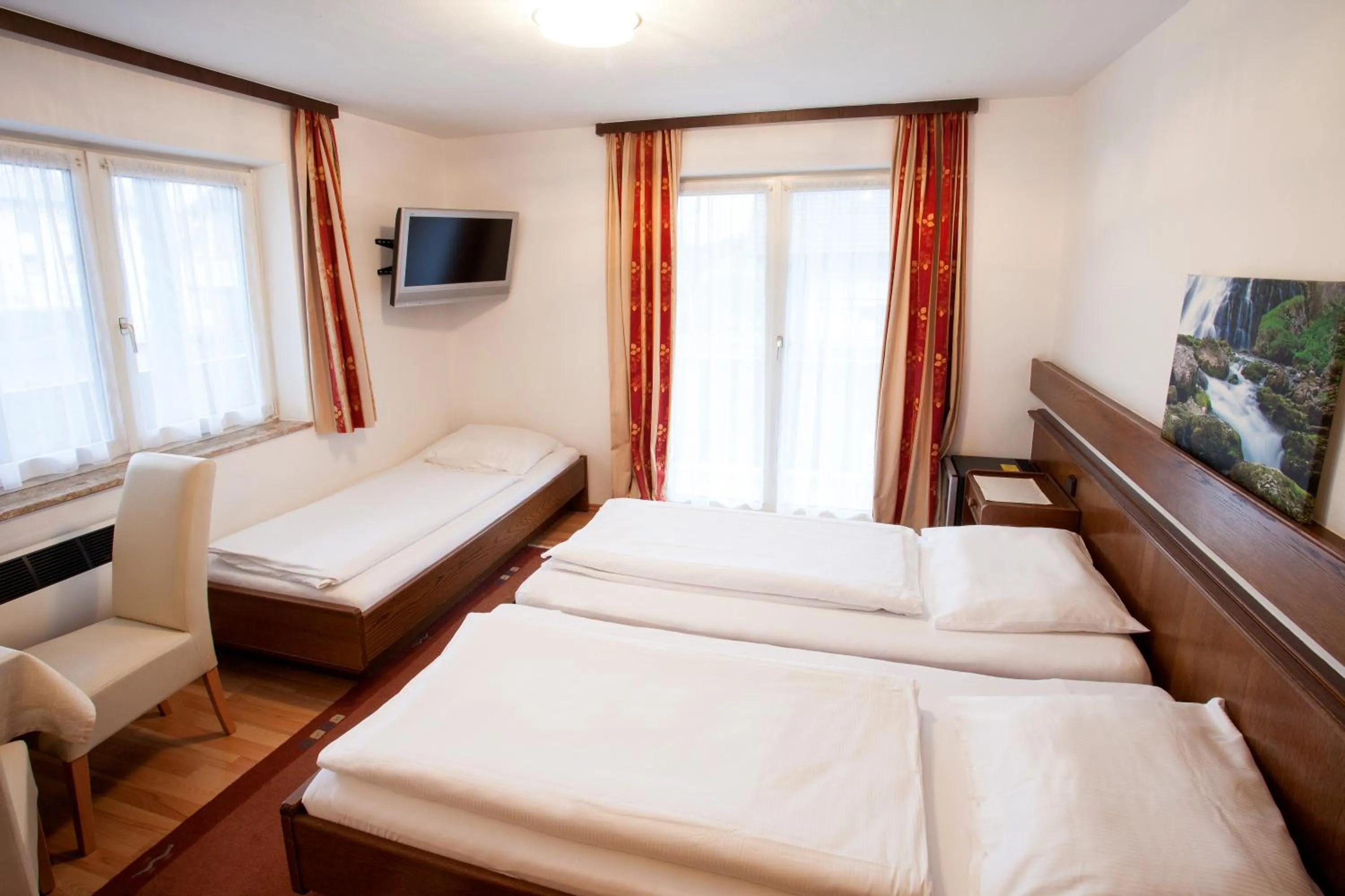Photo of the whole room, Bed in Gästehaus Sunkler