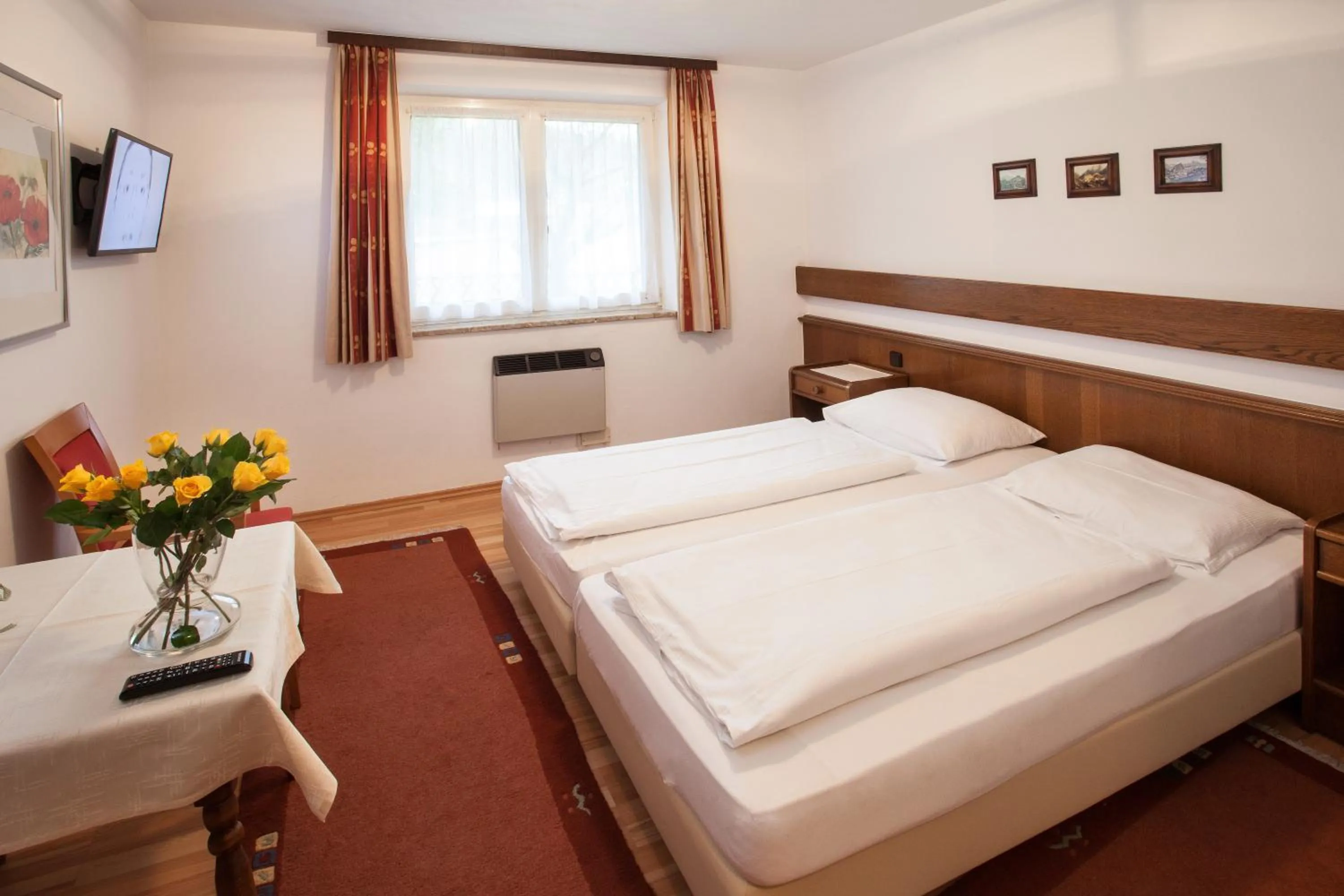 Photo of the whole room, Bed in Gästehaus Sunkler