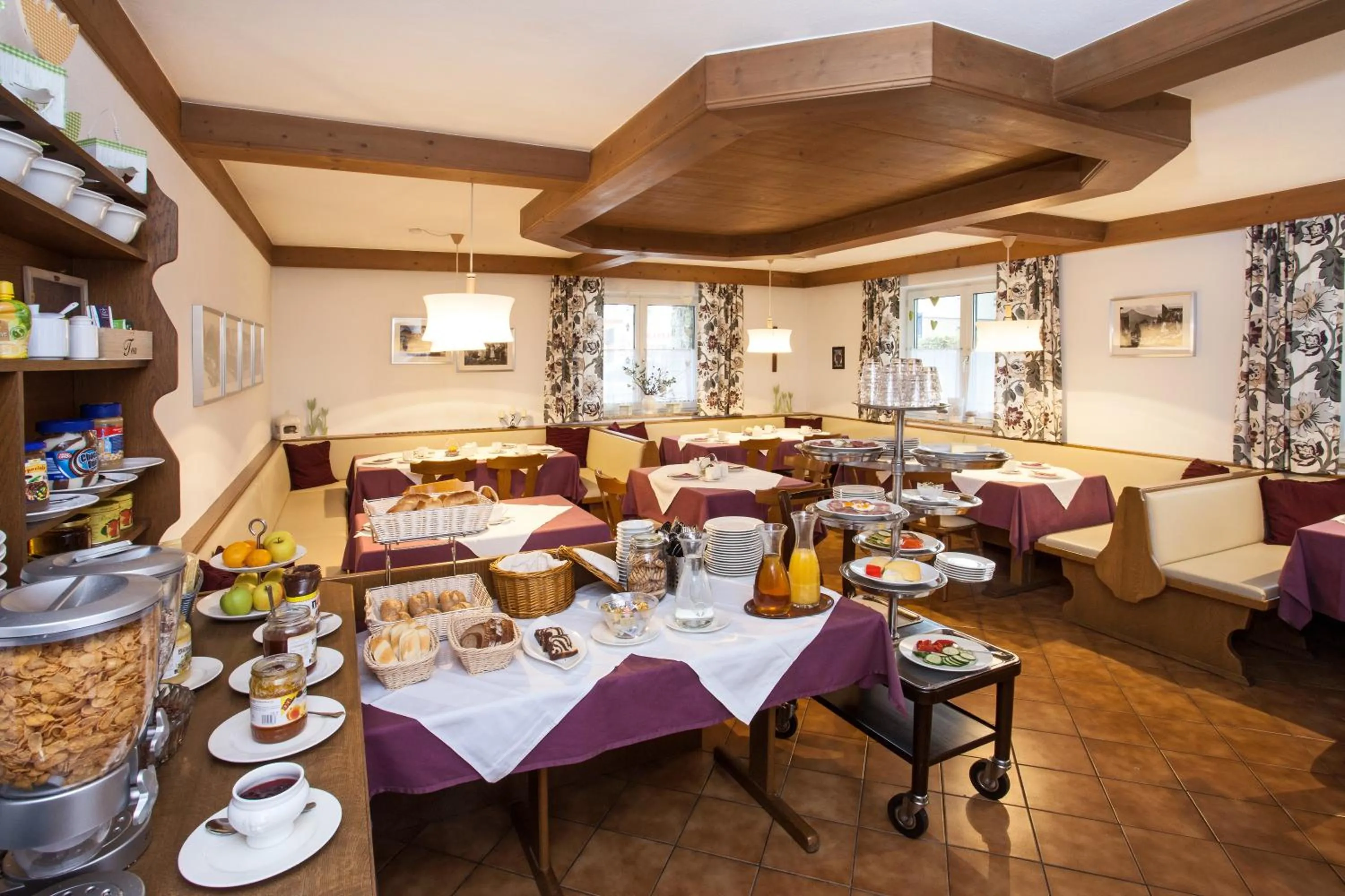 Dining area in Gästehaus Sunkler