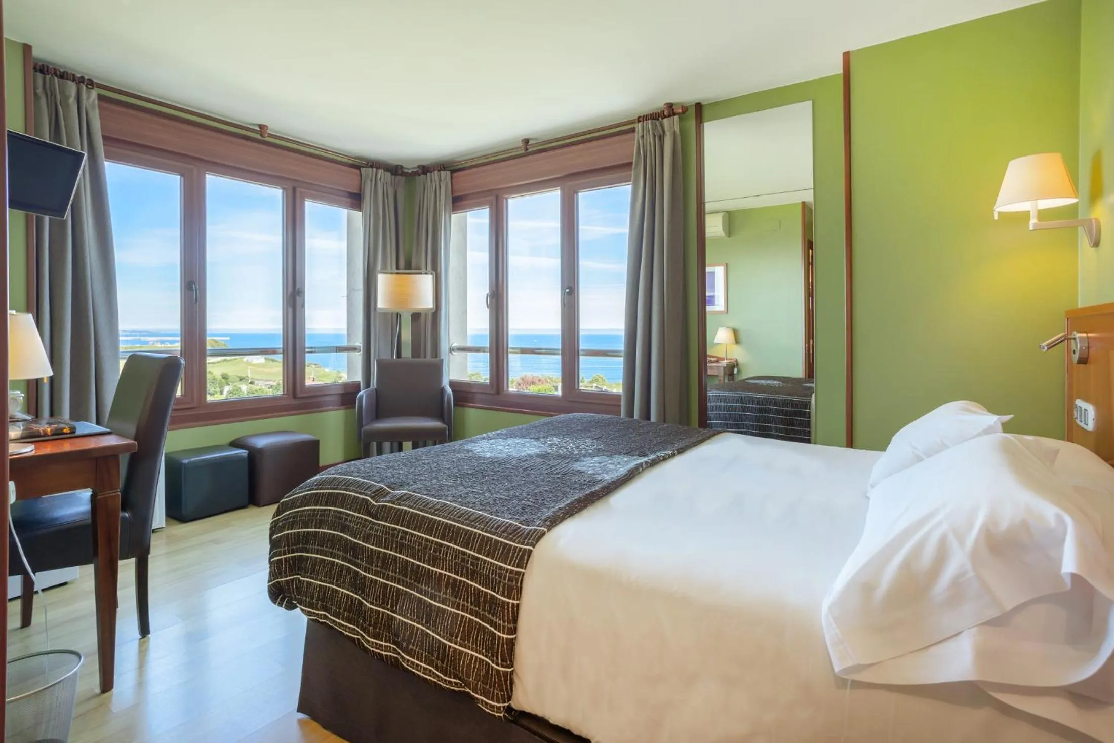 Photo of the whole room, Bed in La Colina