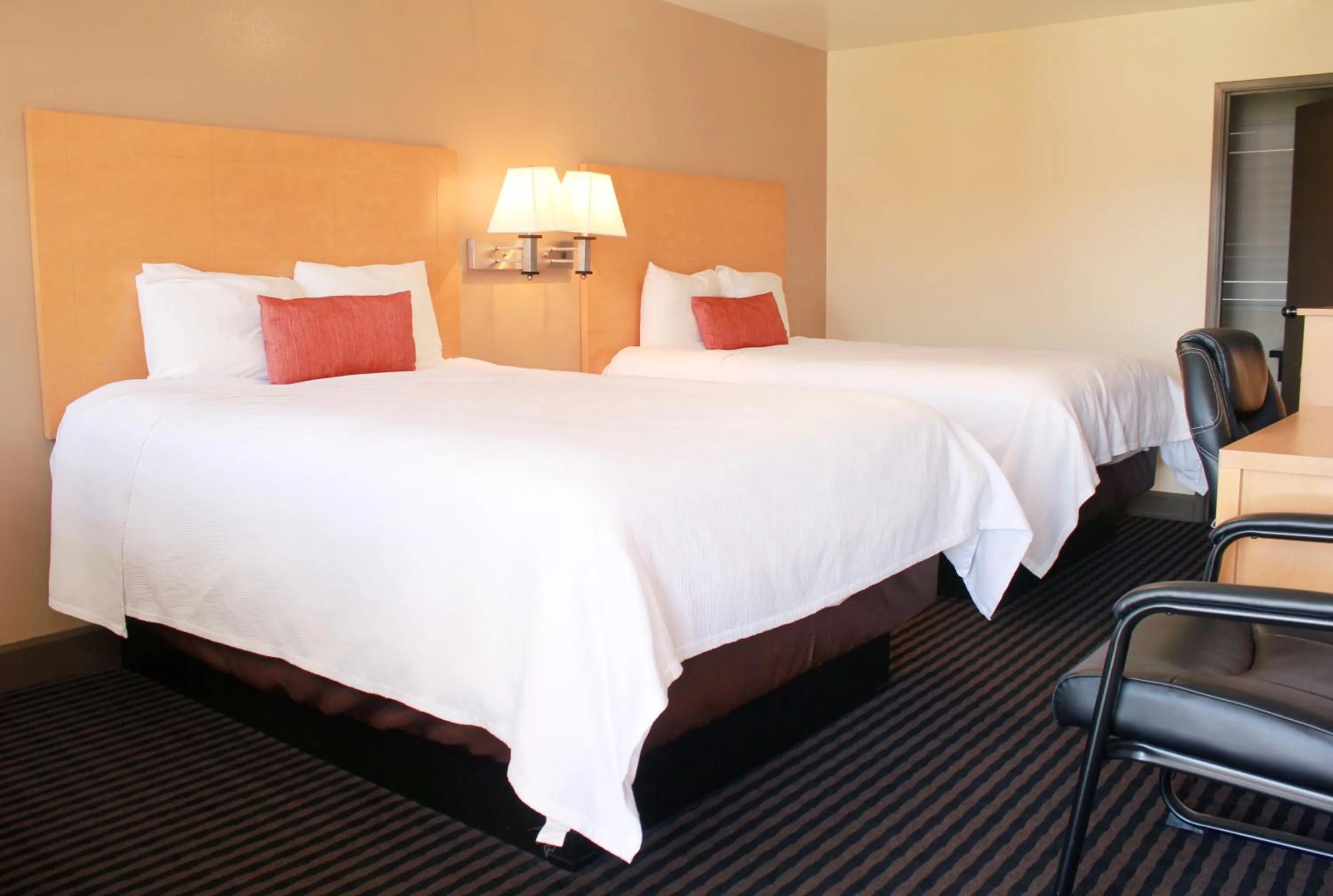 Photo of the whole room in Regency Inn