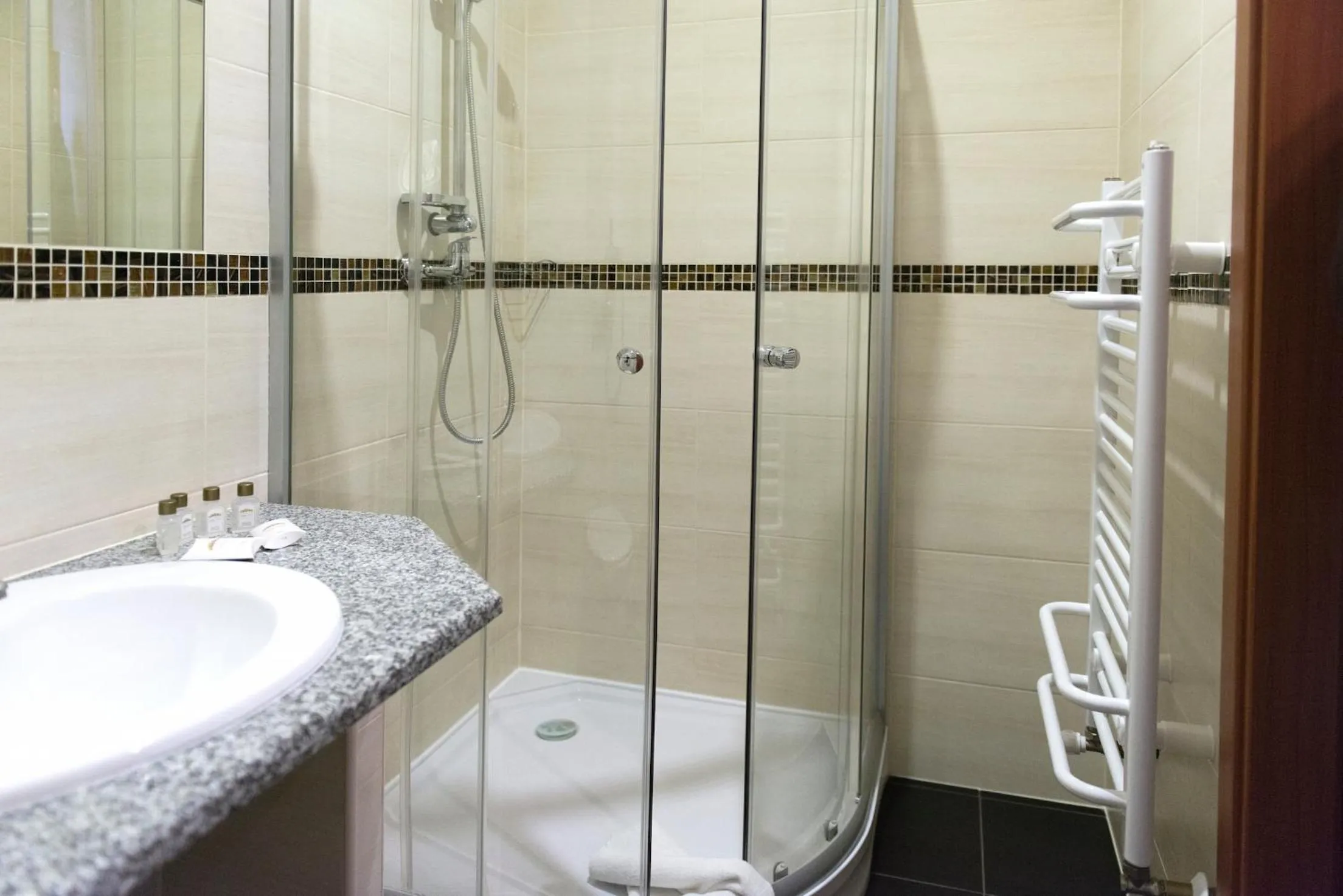 Shower in Leśny Dwór Karpacz Piekarnia Mio Padre Restauracja Mamma Mia