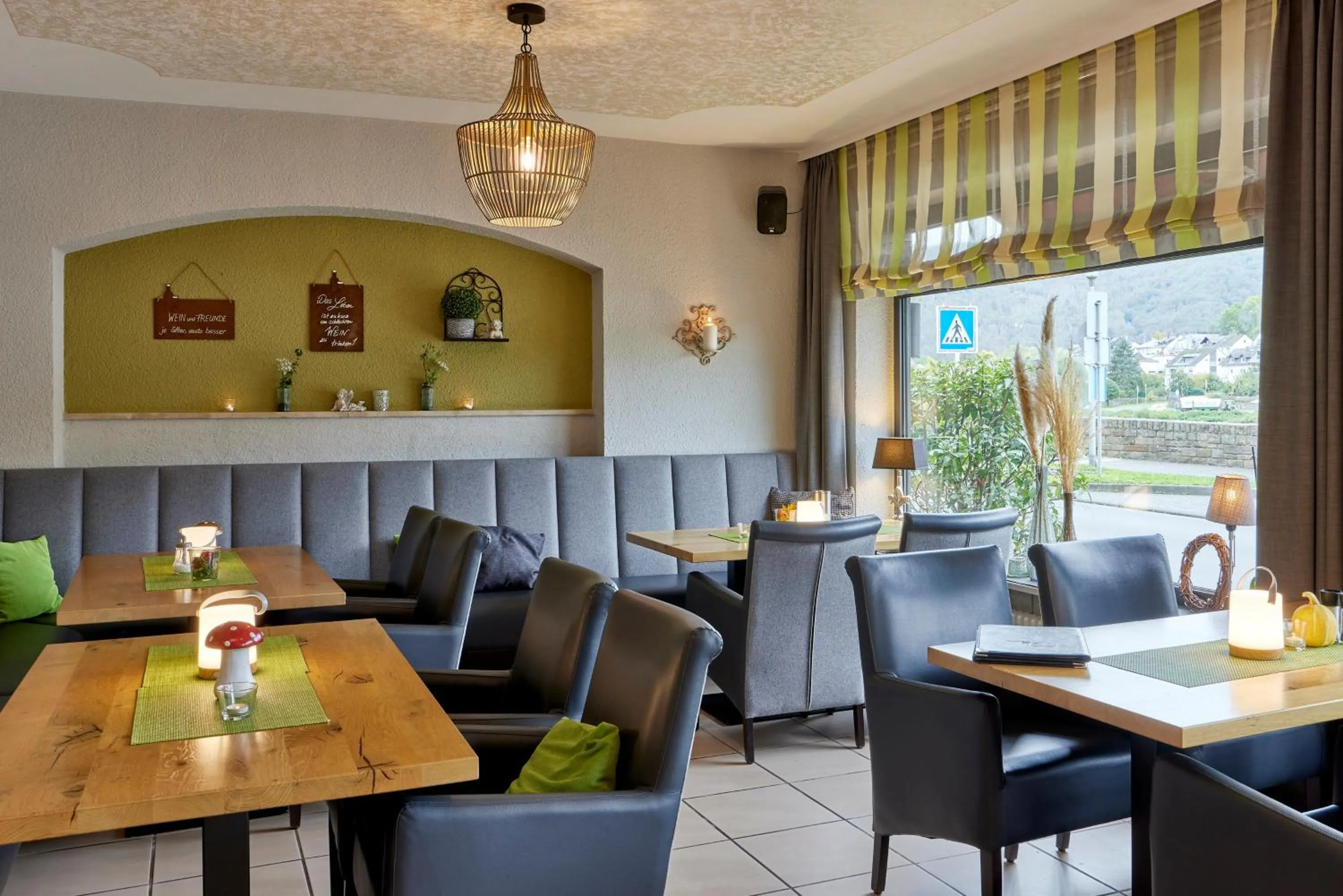 Restaurant/places to eat in Mayer's Weinhotel