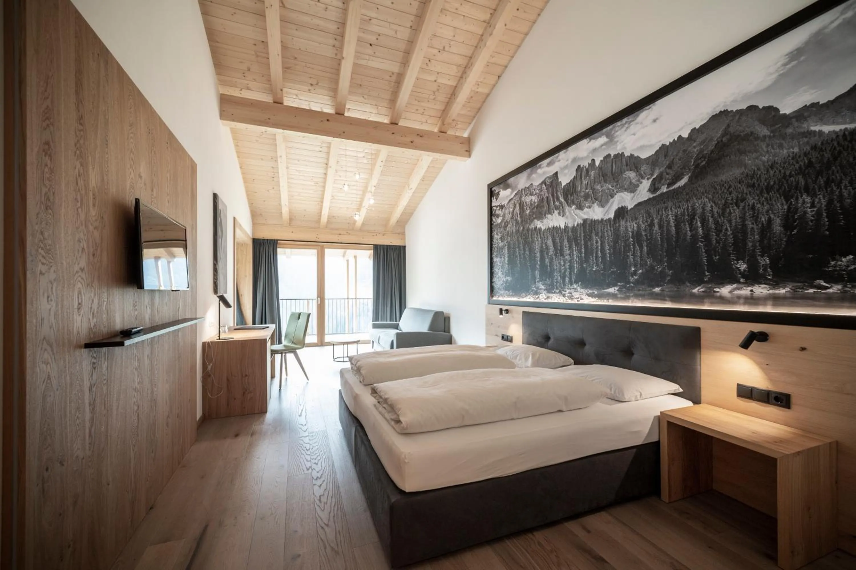 Photo of the whole room, Bed in Alpinhotel Vajolet - Adults only