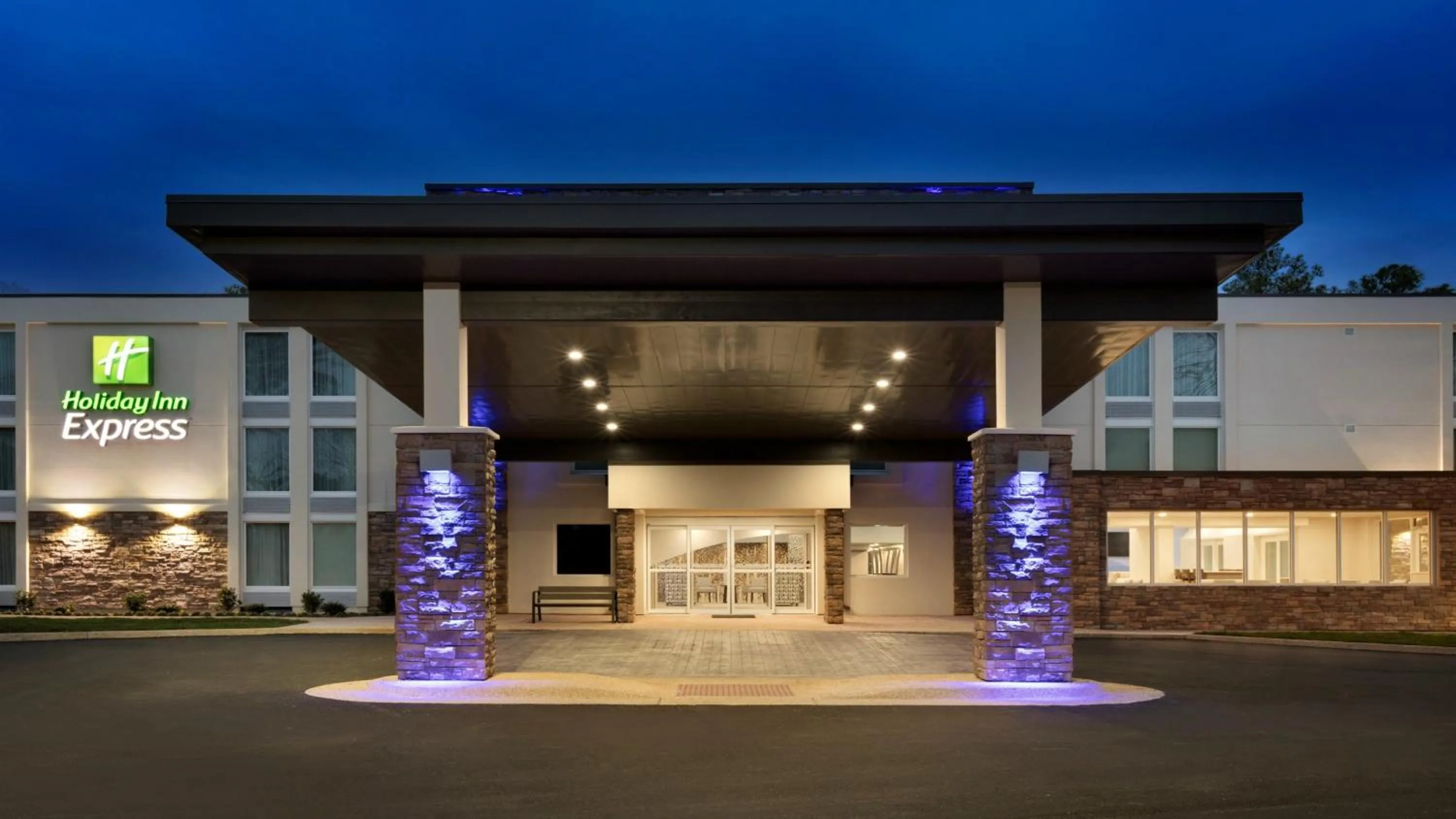 Property building in Holiday Inn Express - Williamsburg Busch Gardens Area by IHG