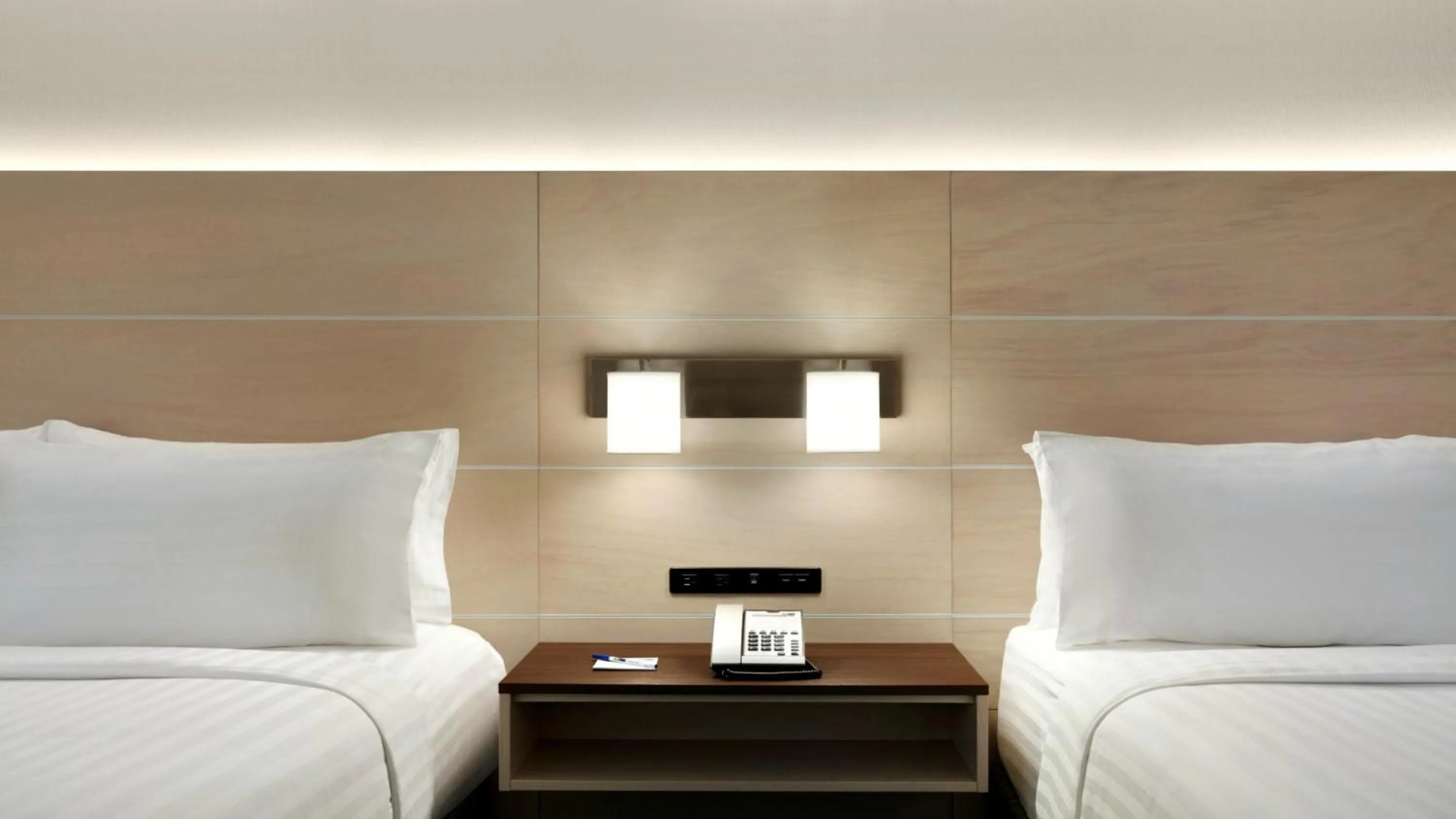 Photo of the whole room, Bed in Holiday Inn Express - Williamsburg Busch Gardens Area by IHG