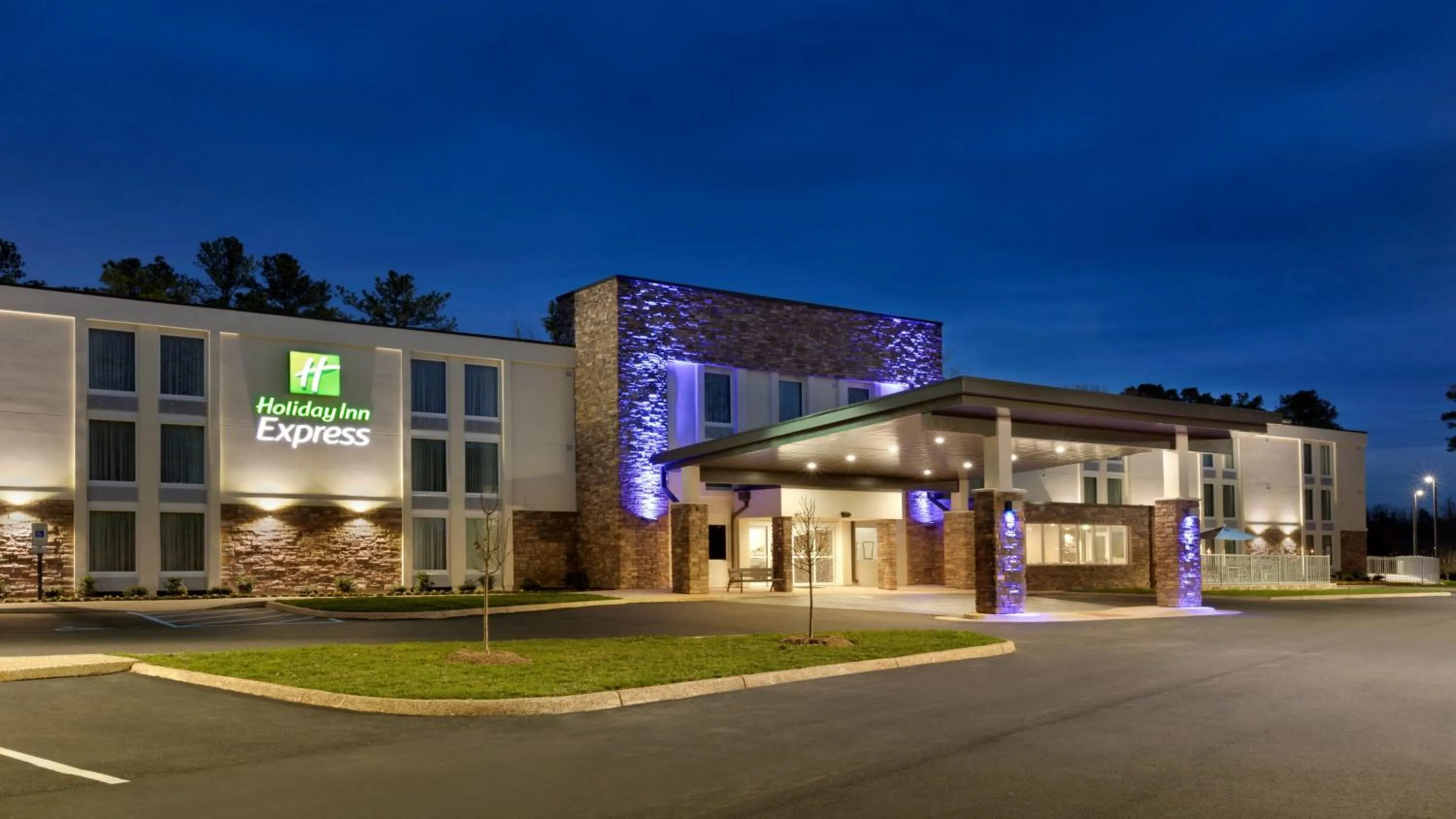 Property building in Holiday Inn Express - Williamsburg Busch Gardens Area by IHG