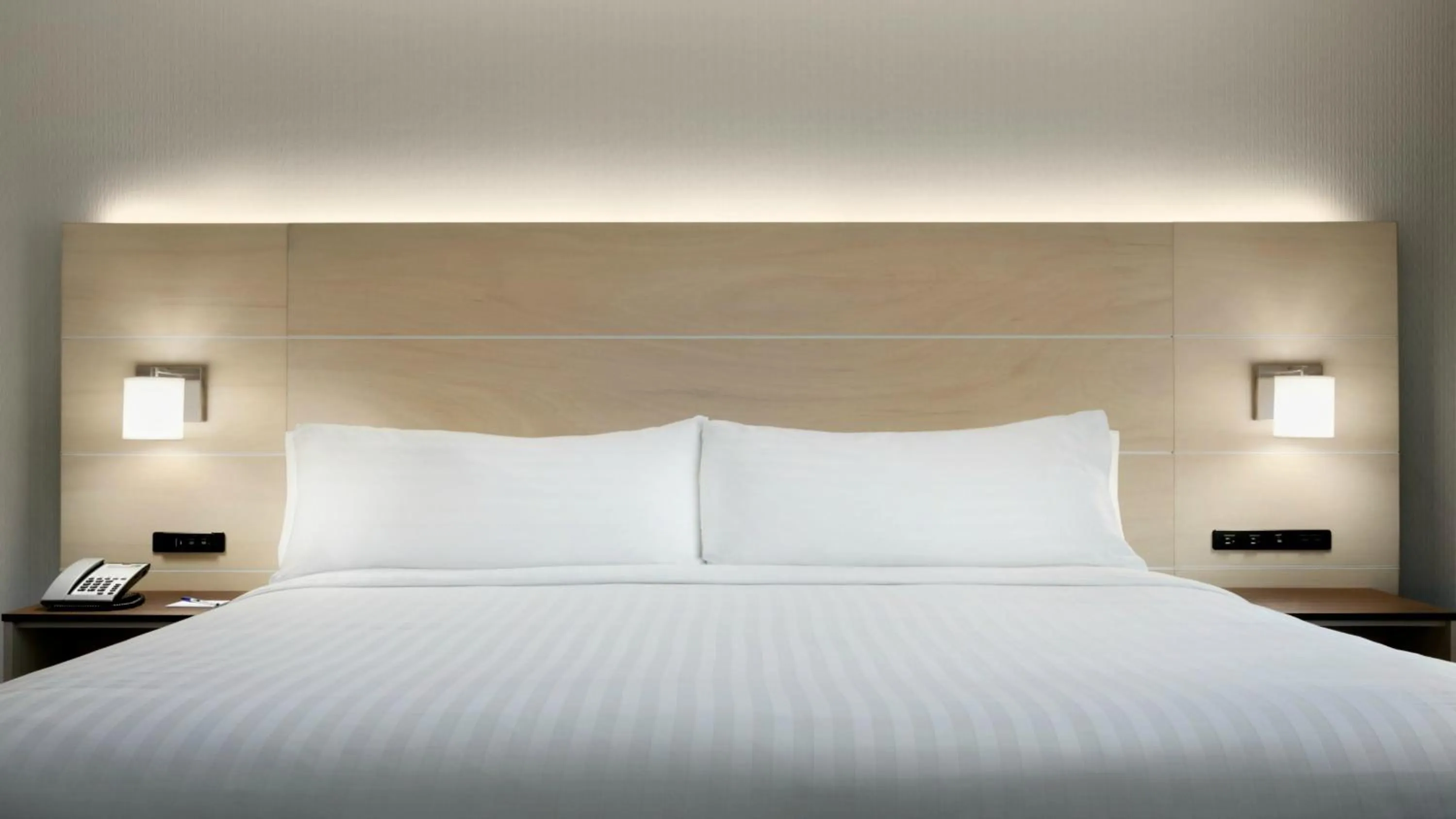 Photo of the whole room, Bed in Holiday Inn Express - Williamsburg Busch Gardens Area by IHG