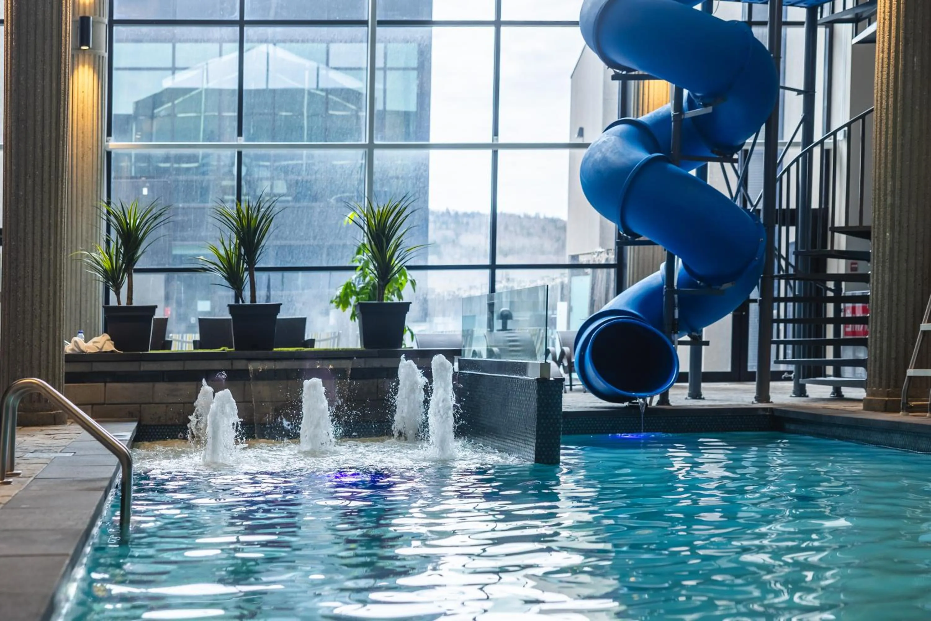 Swimming pool in Hôtel Universel, Centre de congrès Rivière-du-Loup