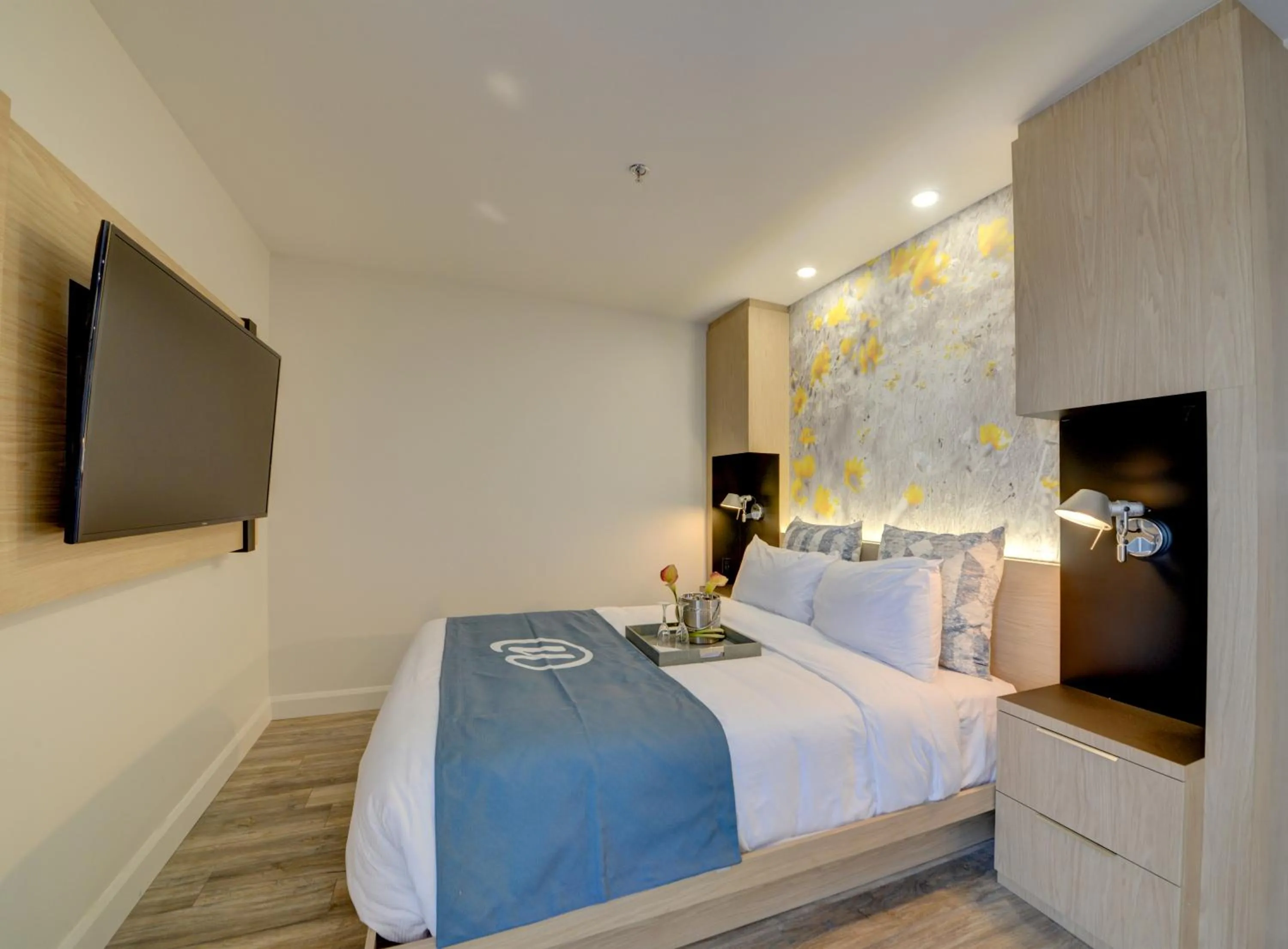 Bed in Hôtel Universel, Centre de congrès Rivière-du-Loup