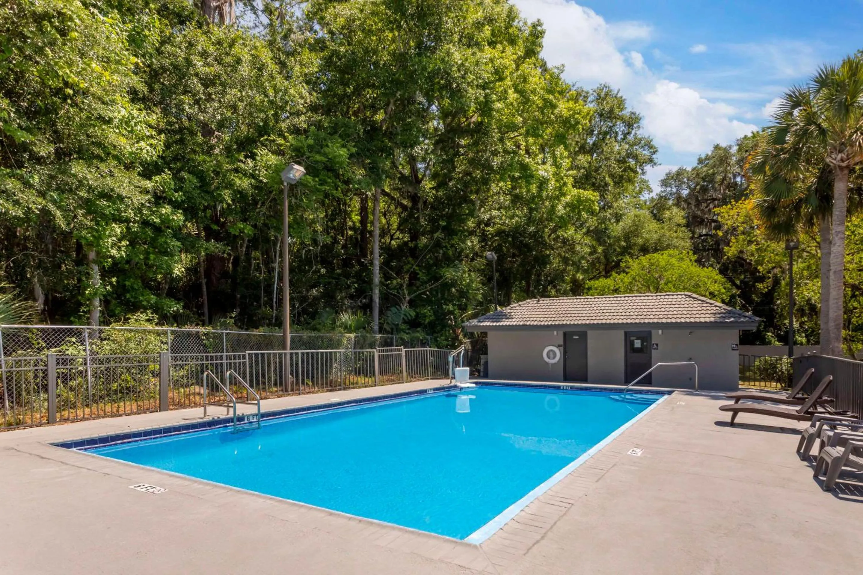 Swimming pool in Quality Inn Gainesville near University