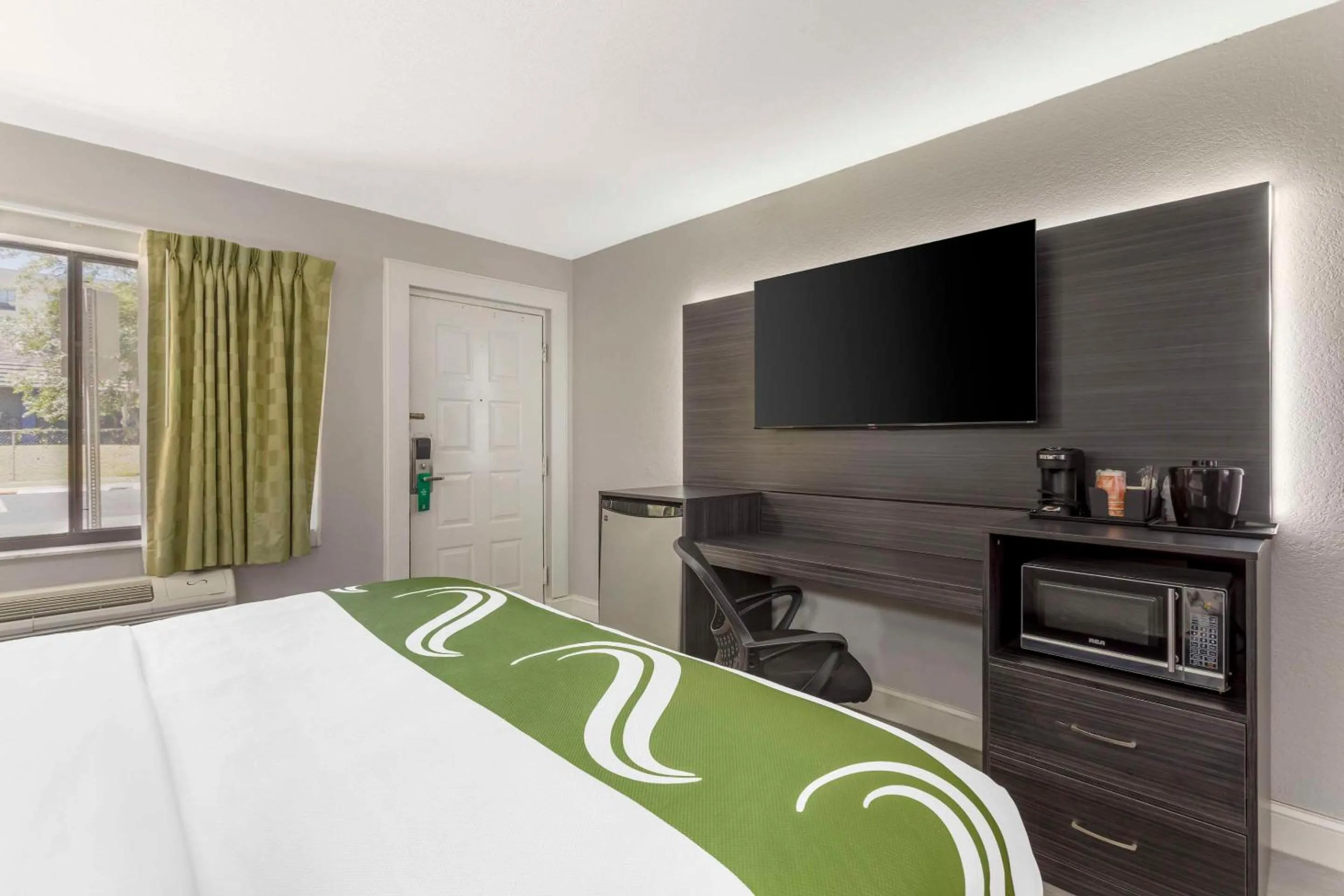 Bedroom, Bed in Quality Inn Gainesville near University