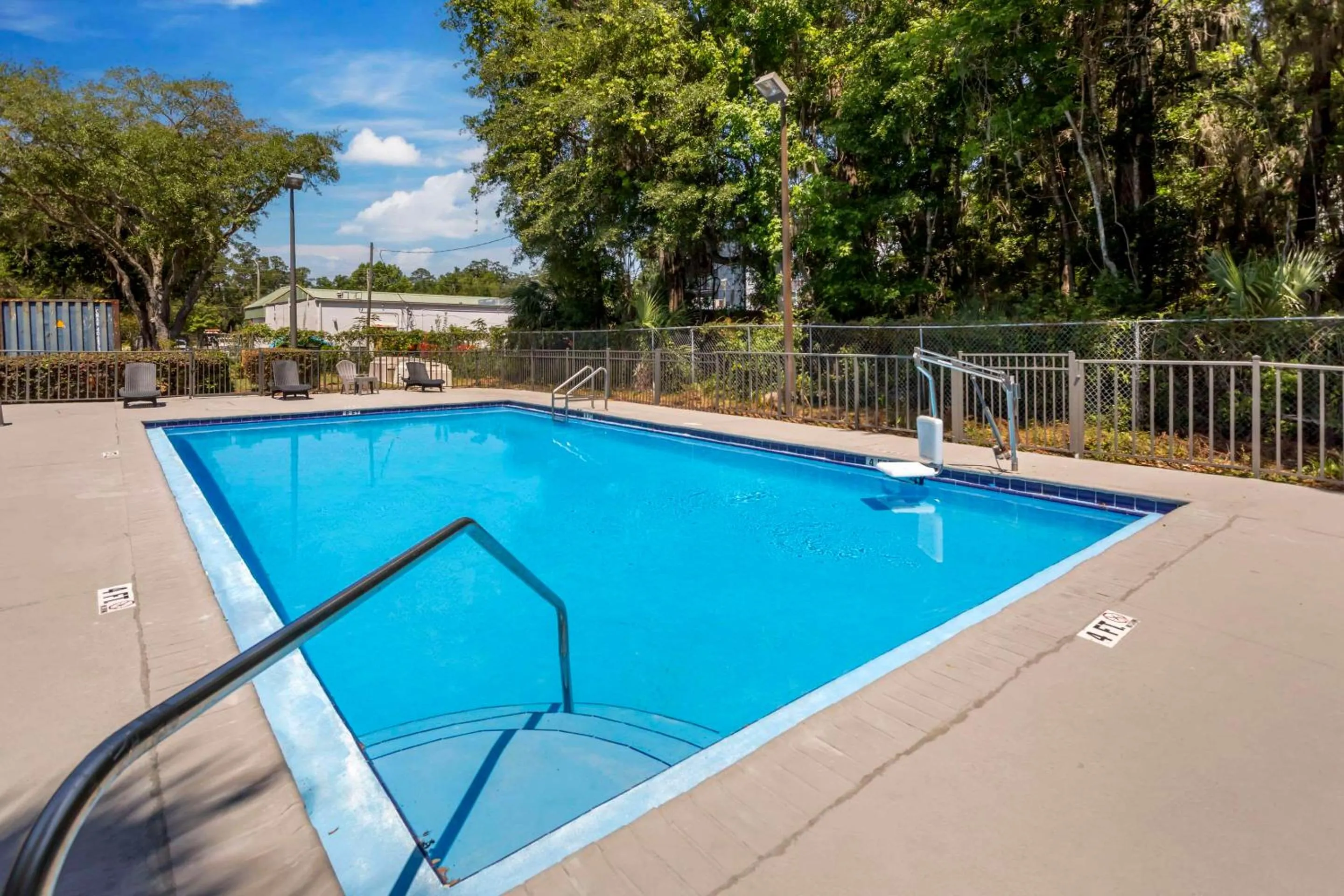 Swimming pool in Quality Inn Gainesville near University