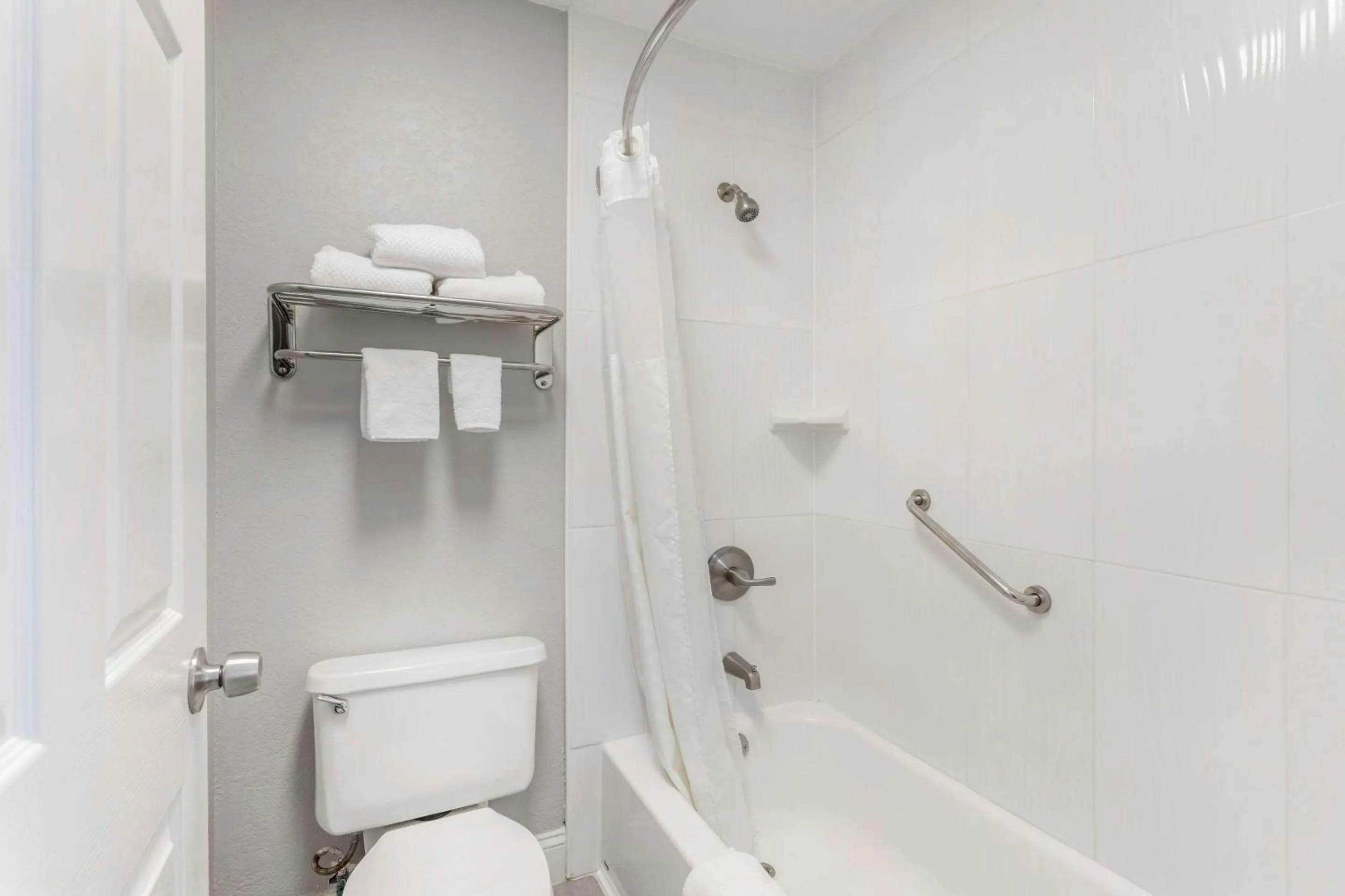 Bedroom in Quality Inn Gainesville near University