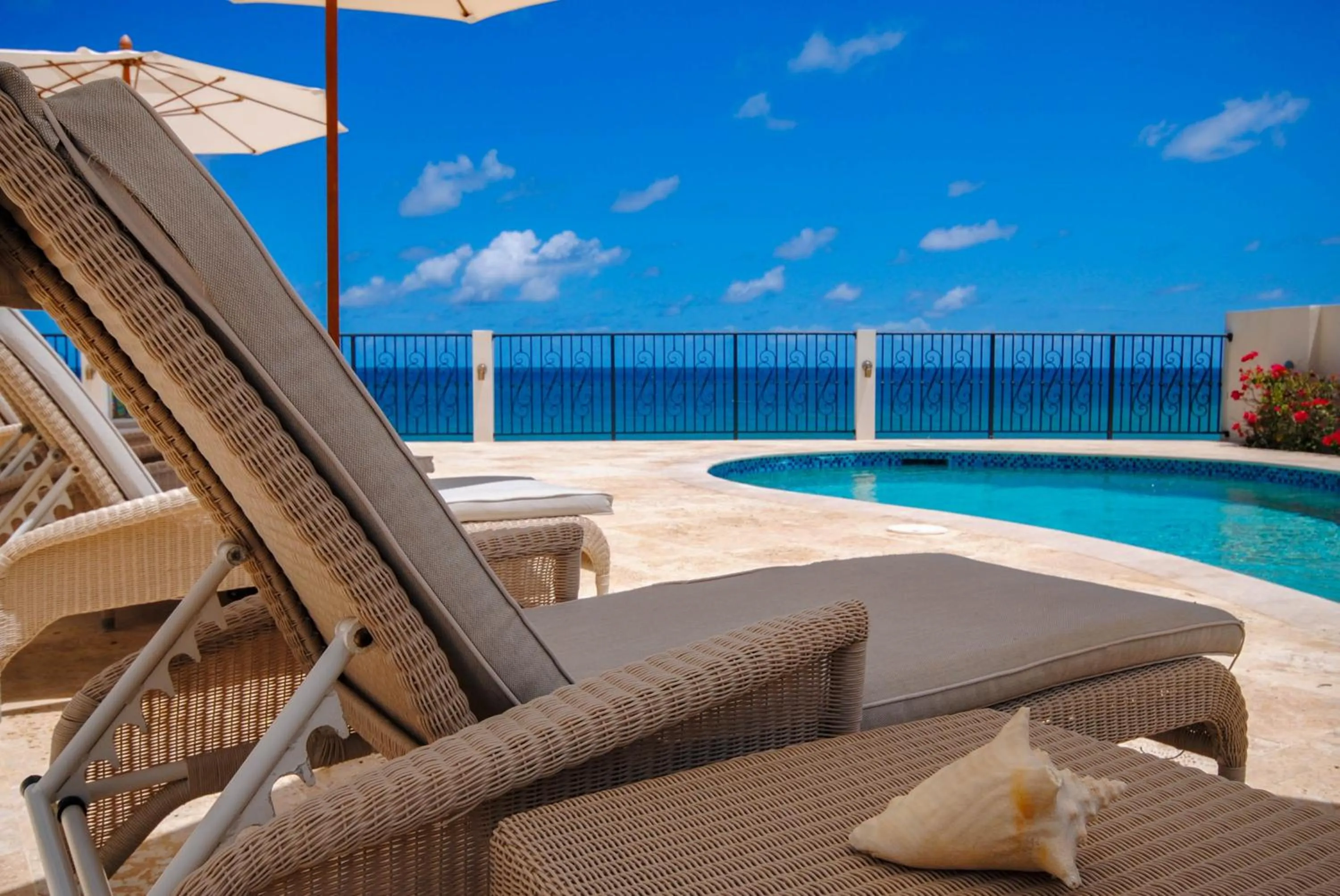 Swimming pool in Blue Waters Resort and Spa