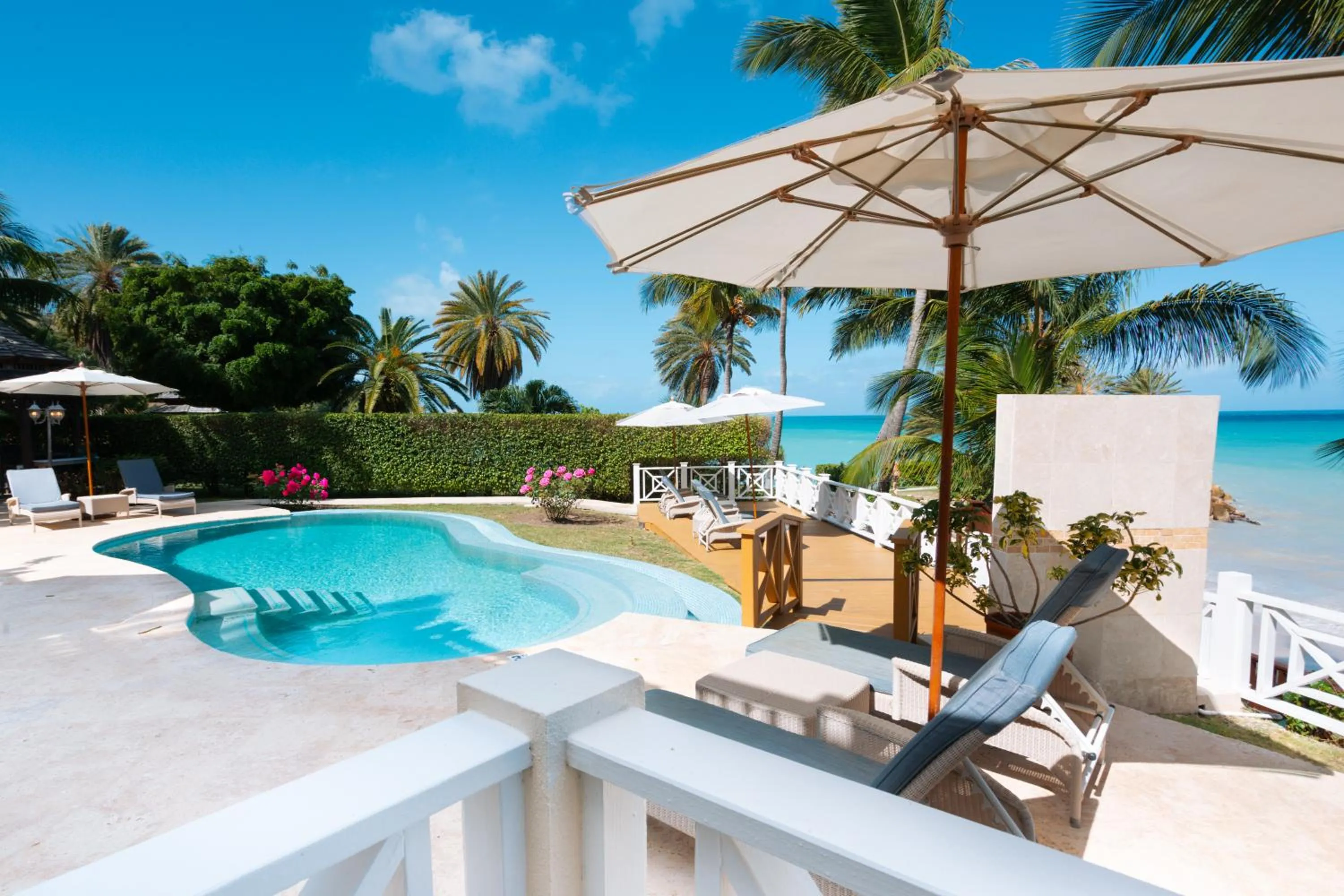 Swimming pool in Blue Waters Resort and Spa