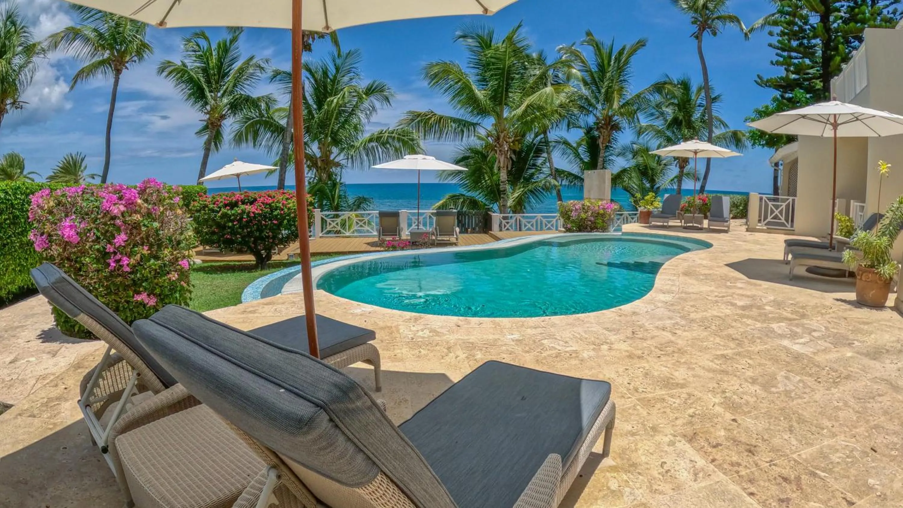 Swimming pool in Blue Waters Resort and Spa