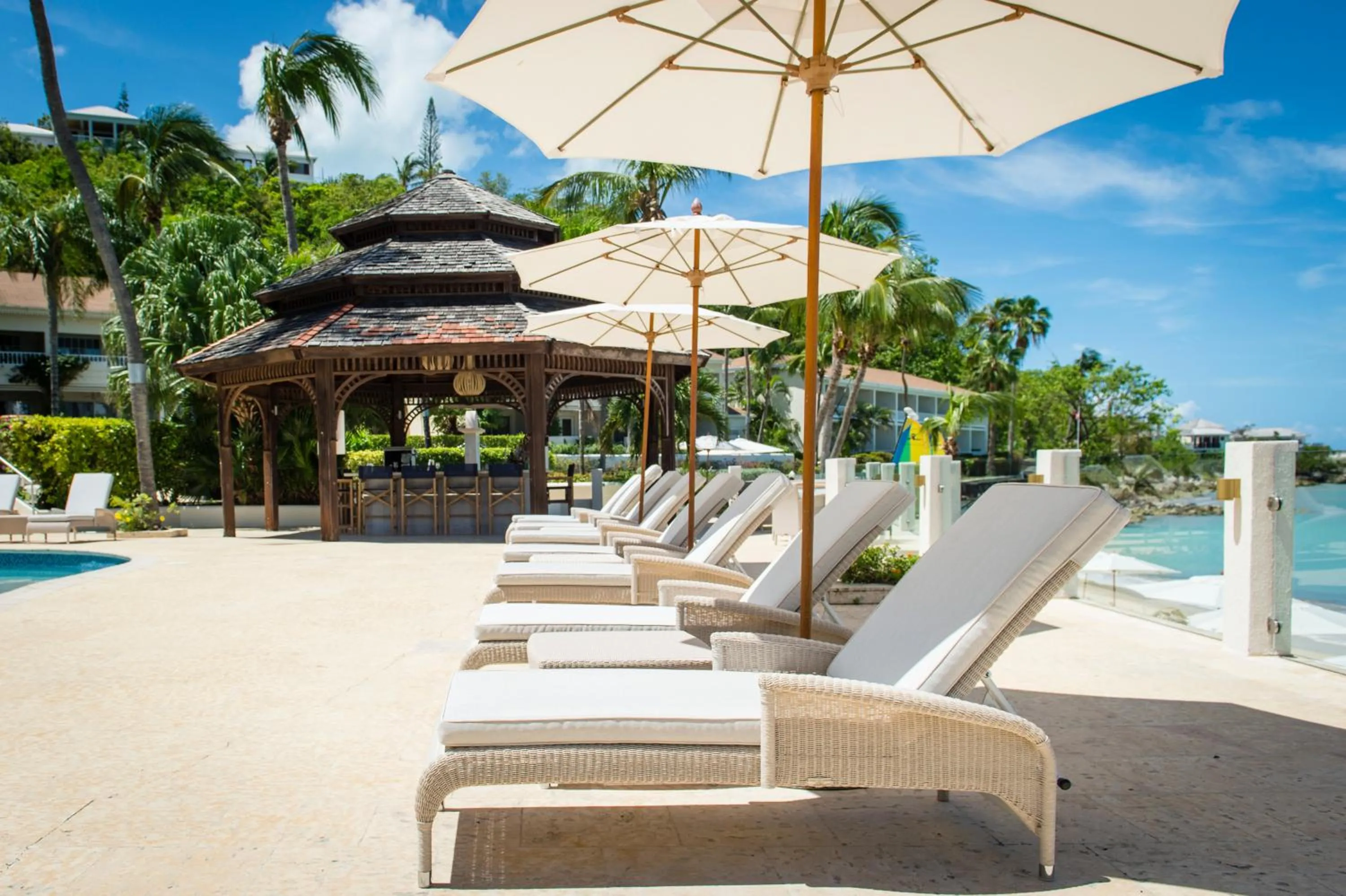 Swimming pool in Blue Waters Resort and Spa