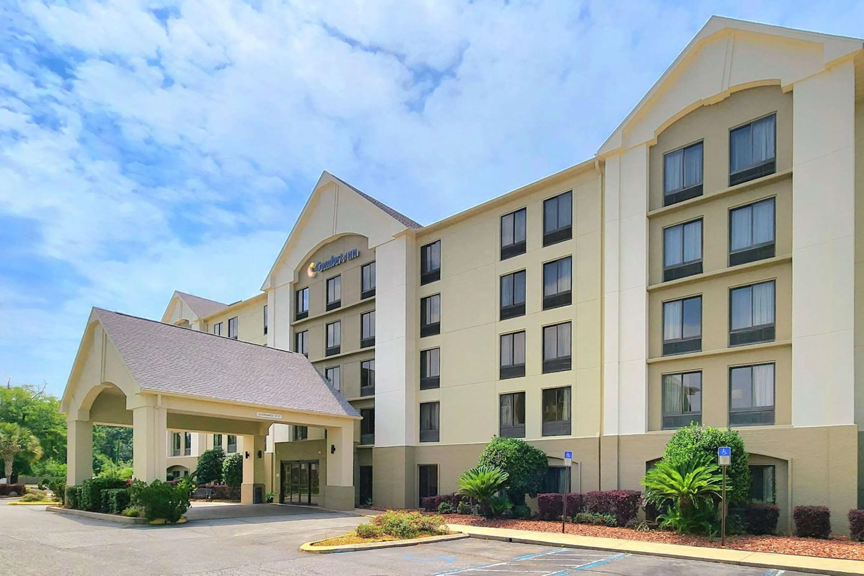 Property building in Comfort Inn Pensacola - University Area