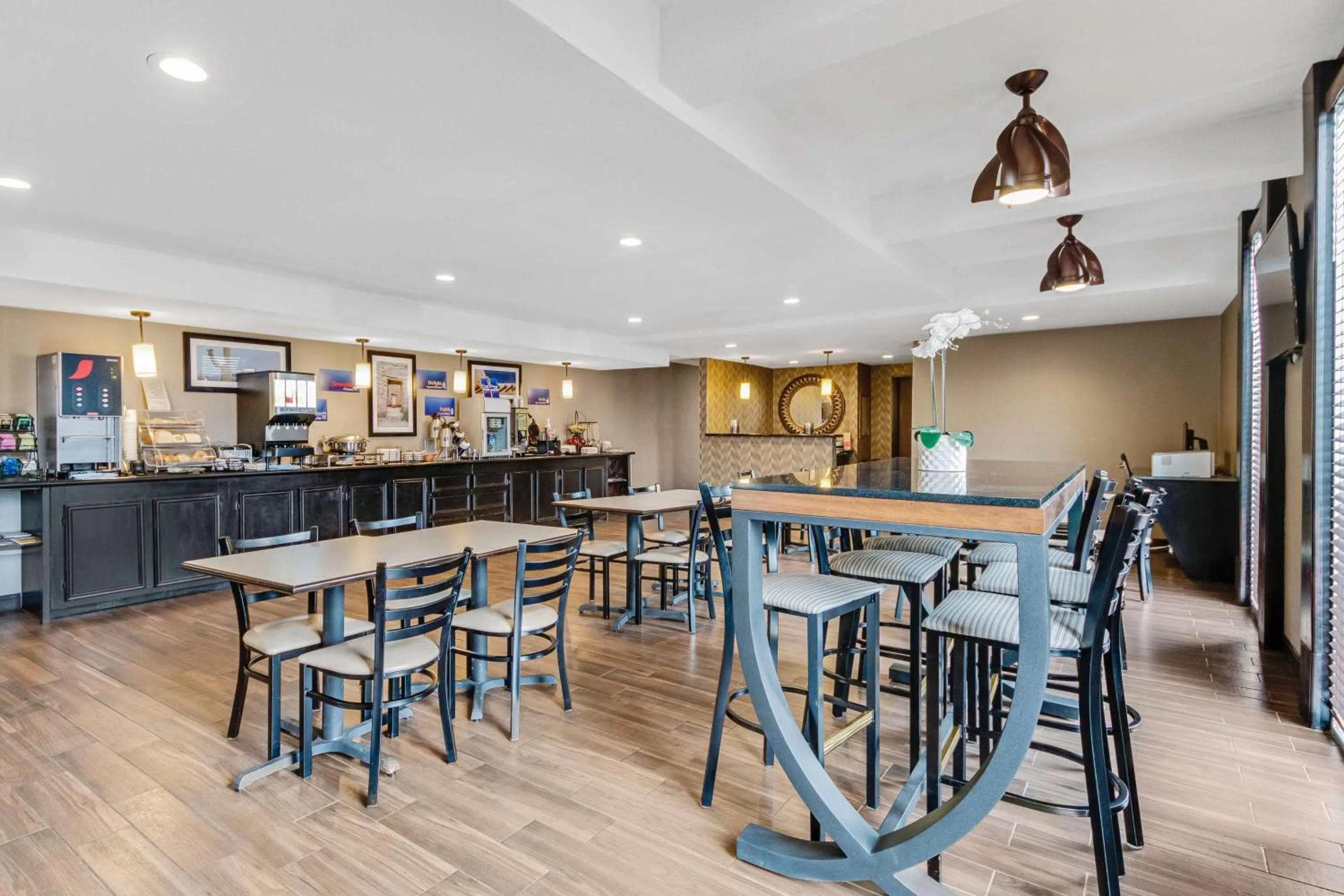 Breakfast in Best Western Inn of Del Rio