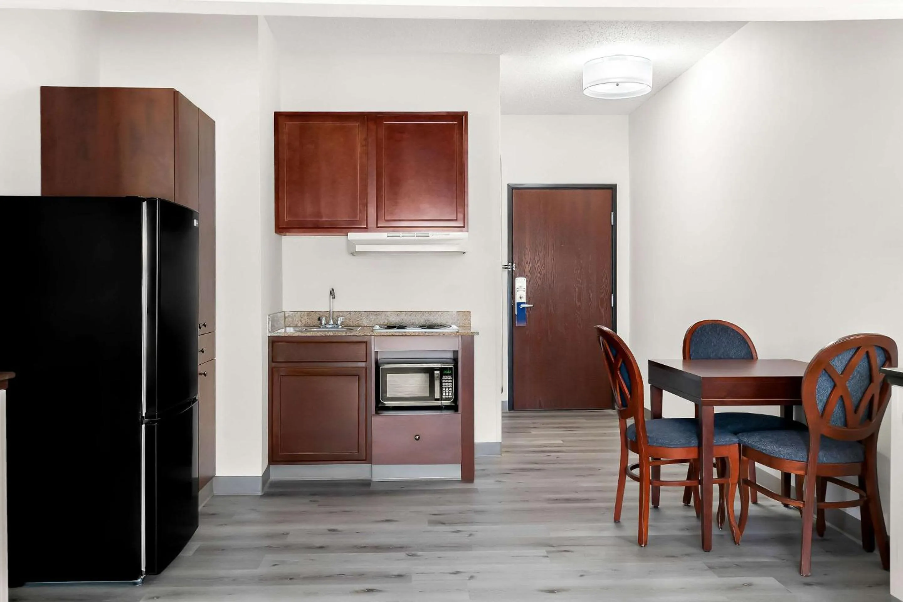 Bedroom in Comfort Suites Southfield-Detroit