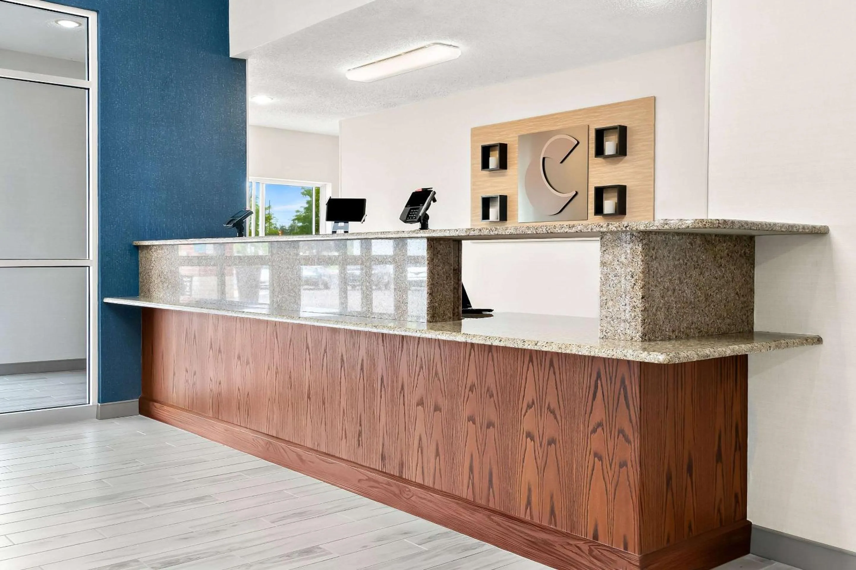 Lobby or reception in Comfort Suites Southfield-Detroit