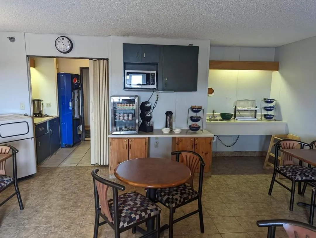 Breakfast in Beartooth Inn