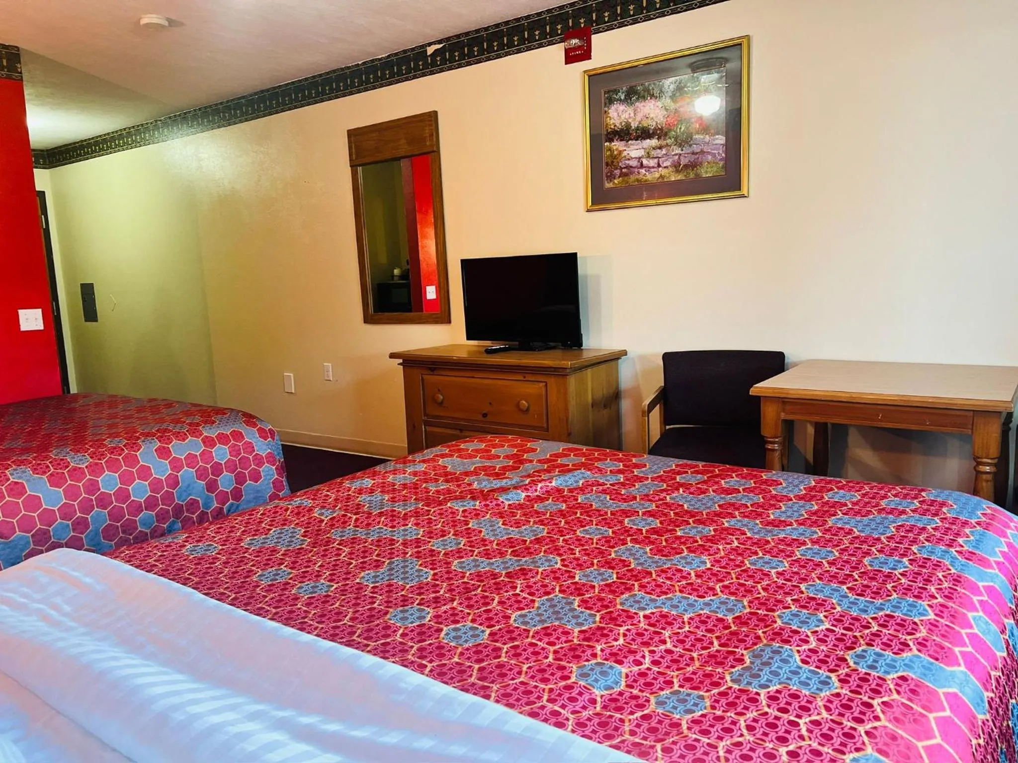 Bedroom in Villa Inn Motel Near Hwy 12 WI Capital O