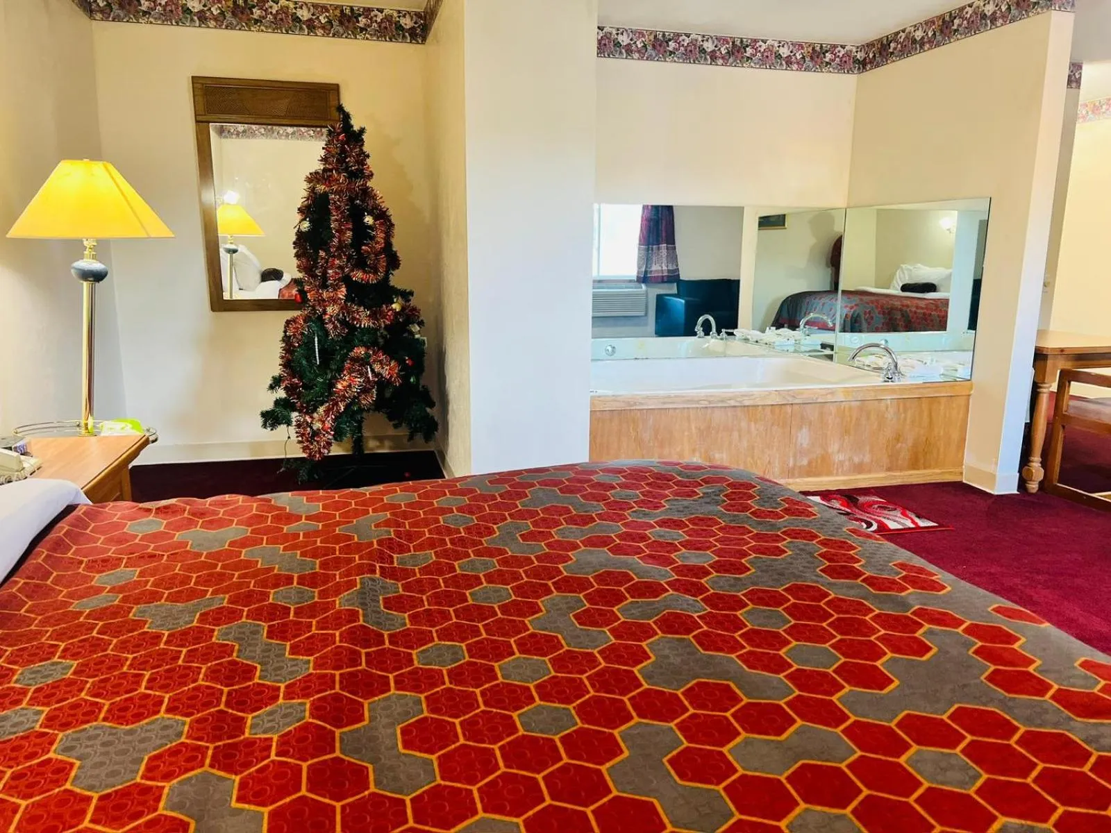 Bedroom in Villa Inn Motel Near Hwy 12 WI Capital O