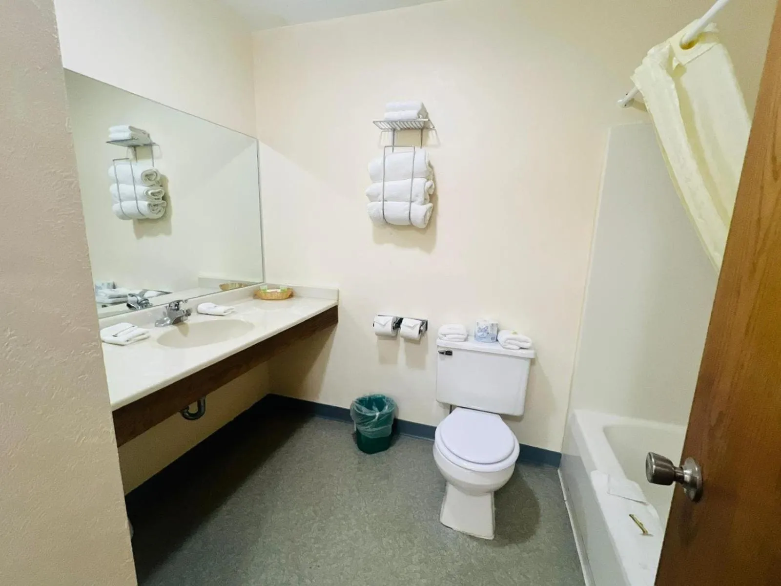 Bathroom in Villa Inn Motel Near Hwy 12 WI Capital O