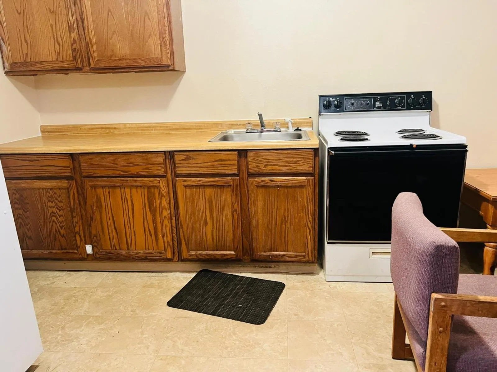 Bedroom in Villa Inn Motel Near Hwy 12 WI Capital O