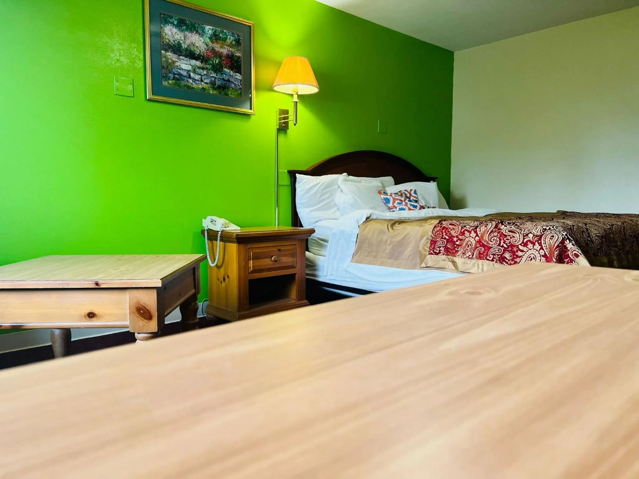 Bedroom in Villa Inn Motel Near Hwy 12 WI Capital O