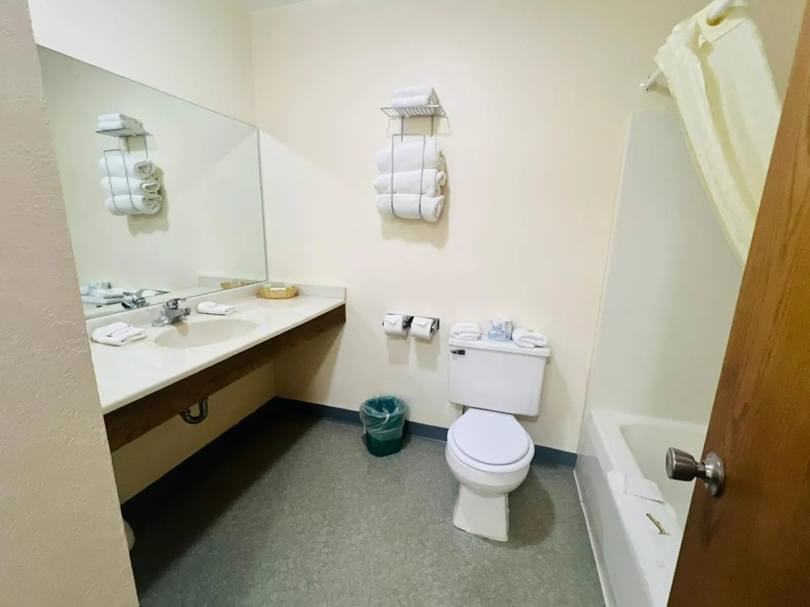 Bathroom in Villa Inn Motel Near Hwy 12 WI Capital O