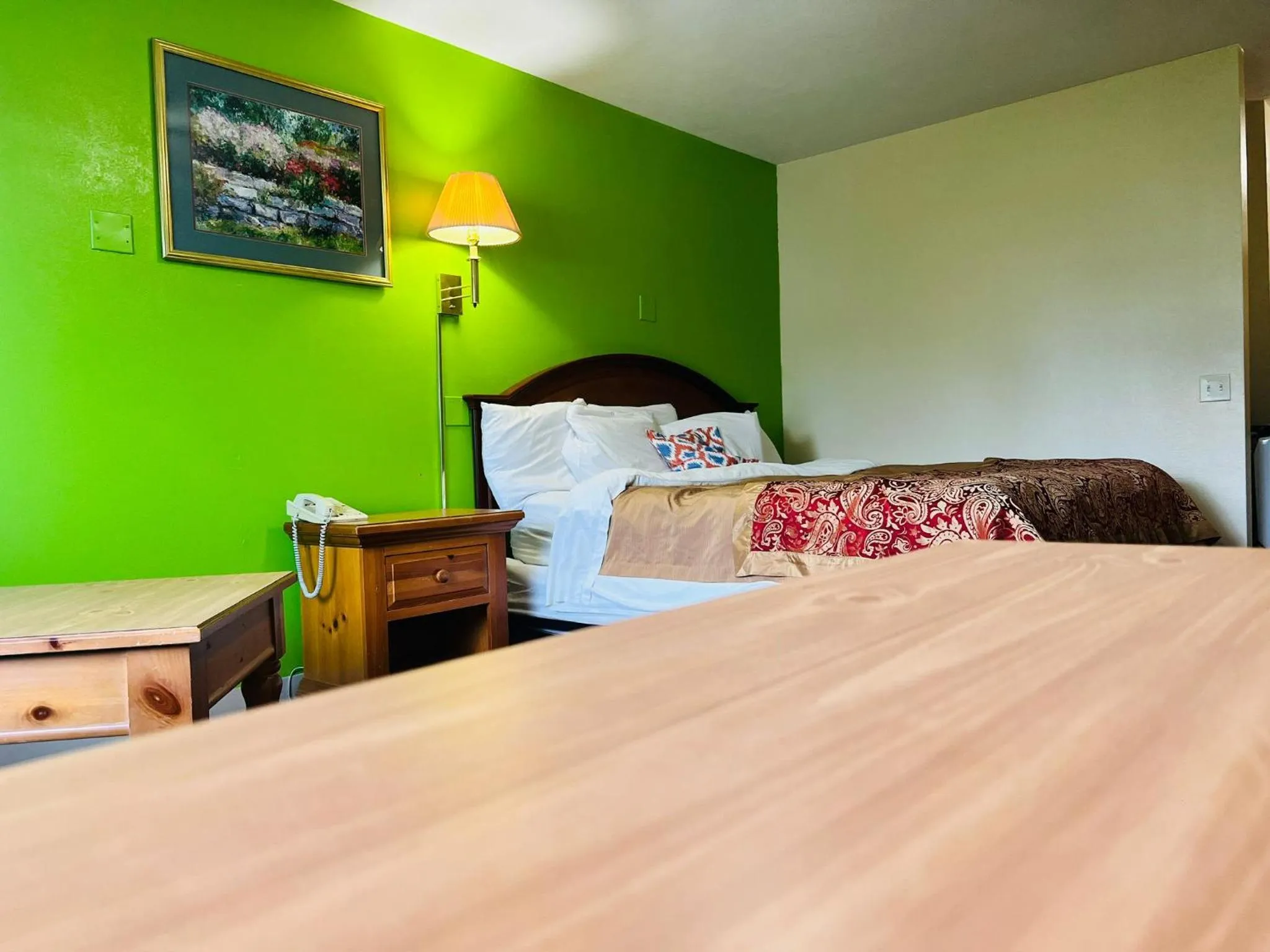 Bedroom in Villa Inn Motel Near Hwy 12 WI Capital O