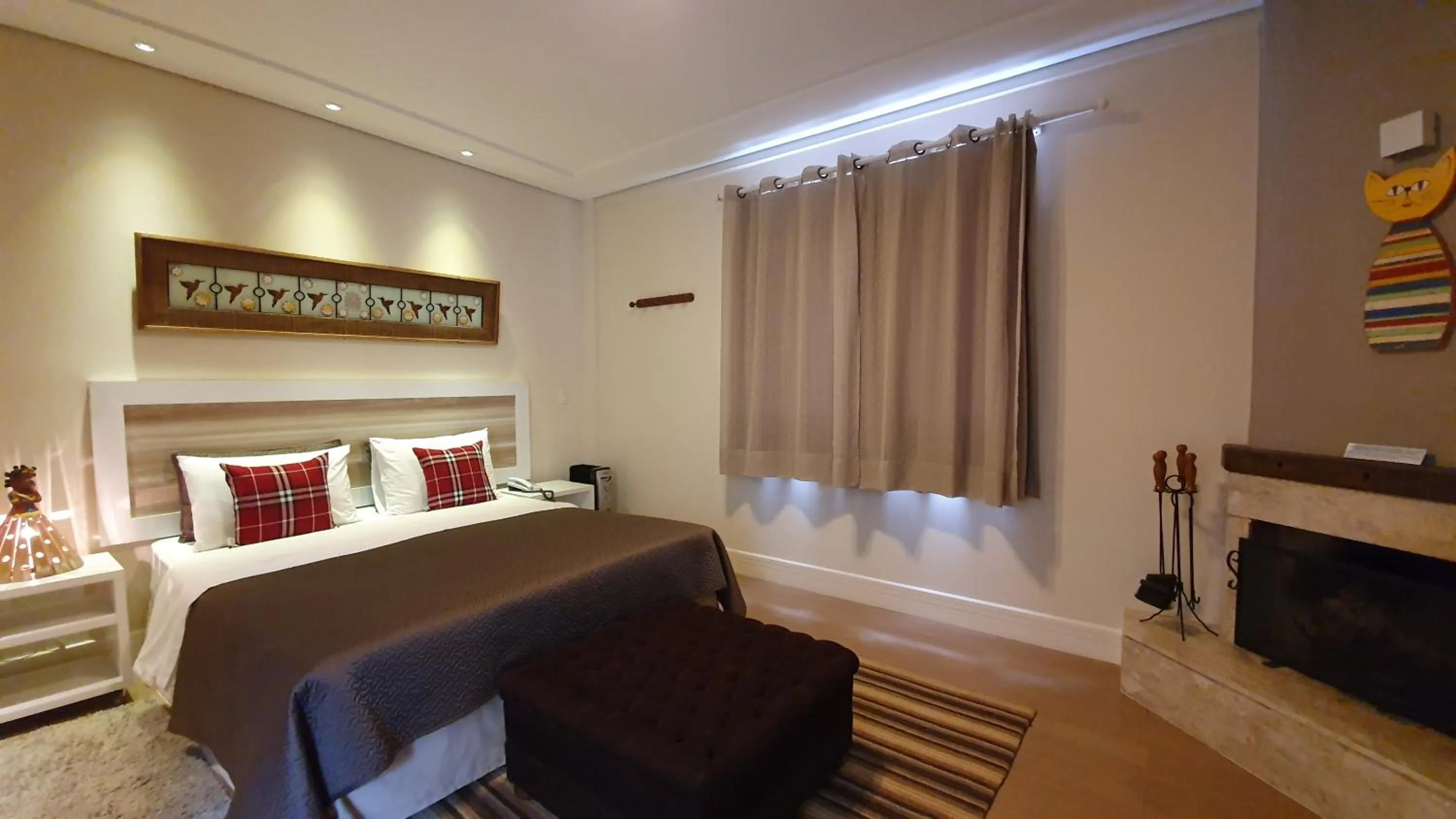 Bed in Pousada Annecy - CAPIVARI Fácil acesso ao centrinho e Baden Bar