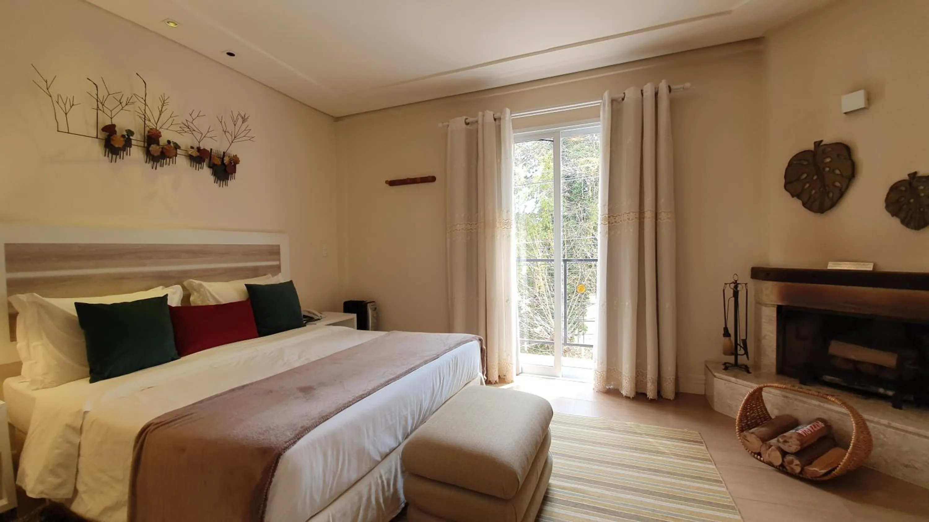 Bed in Pousada Annecy - CAPIVARI Fácil acesso ao centrinho e Baden Bar