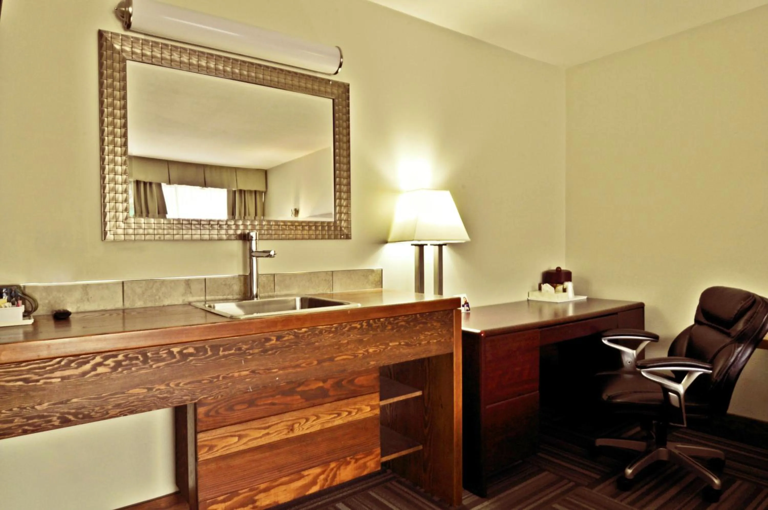 TV and multimedia in Travelodge by Wyndham Golden Sportsman Lodge