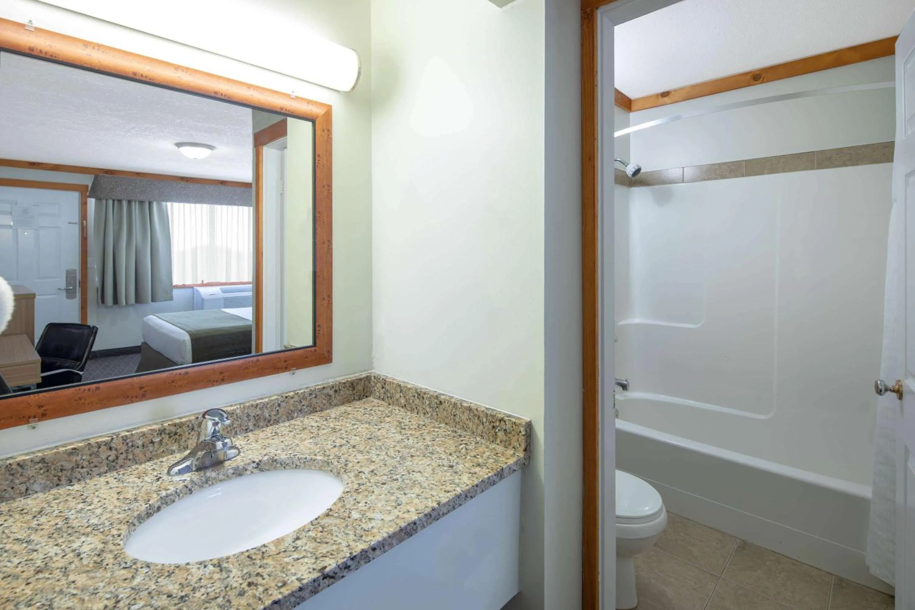 Bathroom, Bed in Travelodge by Wyndham Golden Sportsman Lodge