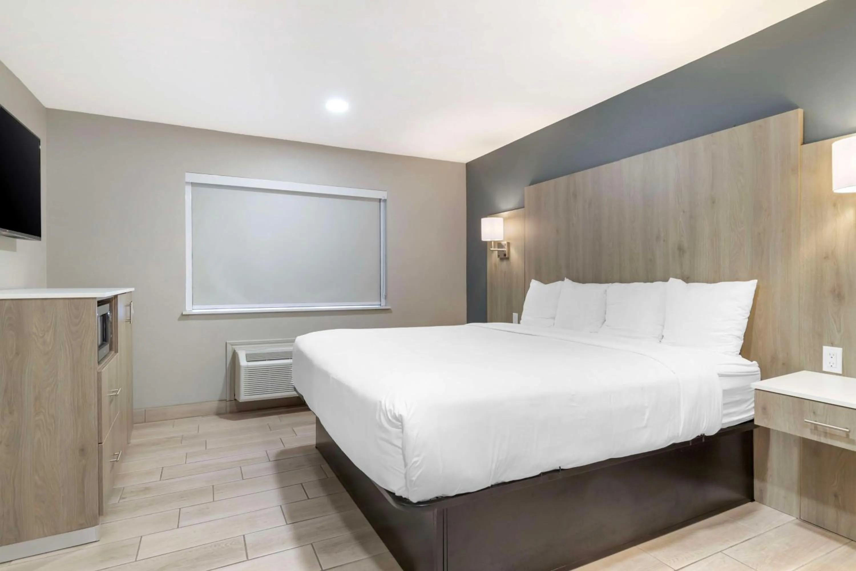 Photo of the whole room, Bed in Best Western Plus Edinburg Inn & Suites