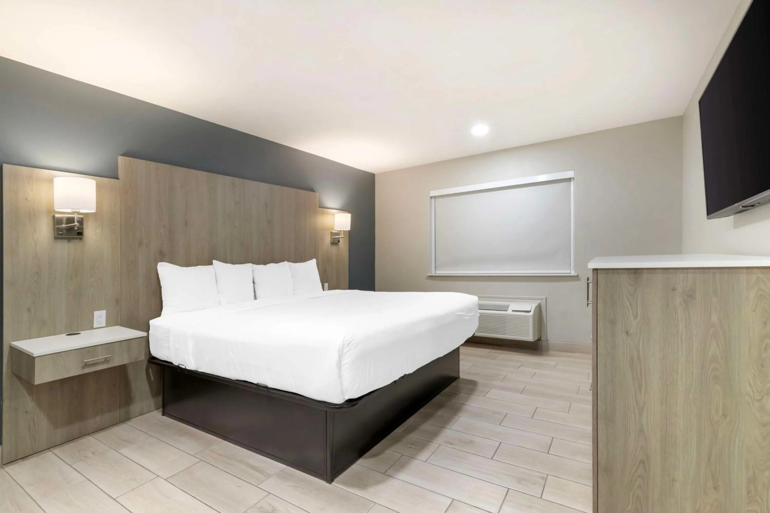 Photo of the whole room, Bed in Best Western Plus Edinburg Inn & Suites