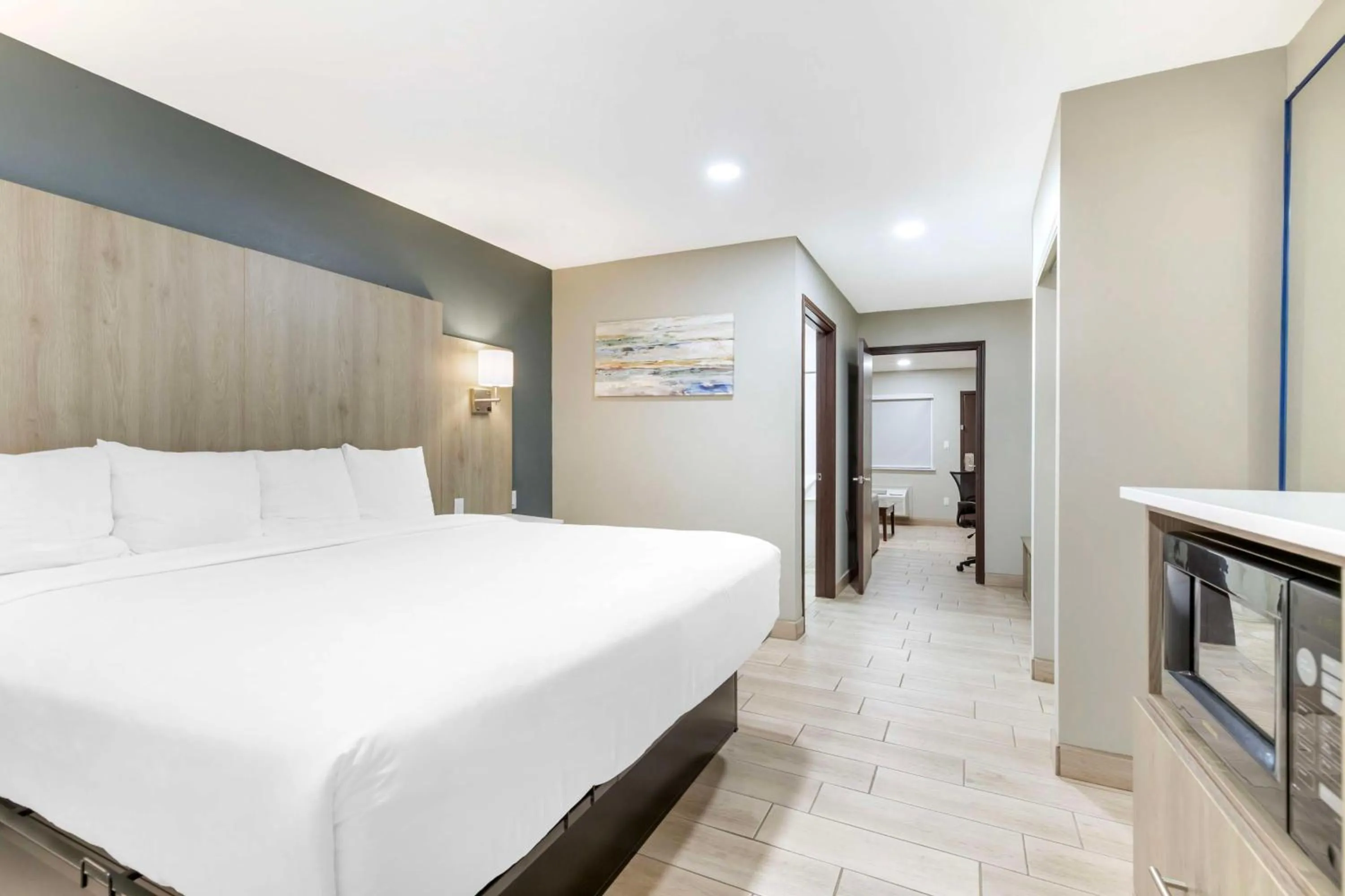 Photo of the whole room, Bed in Best Western Plus Edinburg Inn & Suites