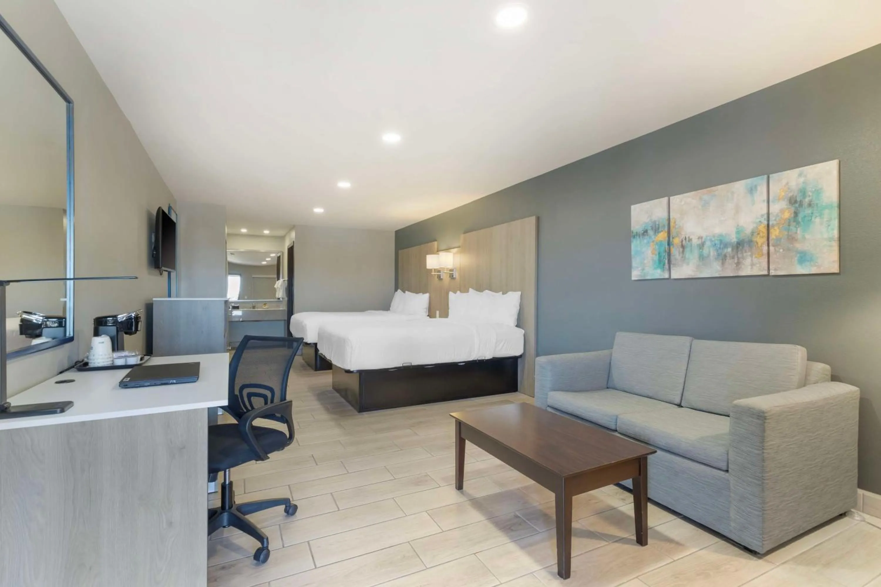 Photo of the whole room, Bed in Best Western Plus Edinburg Inn & Suites