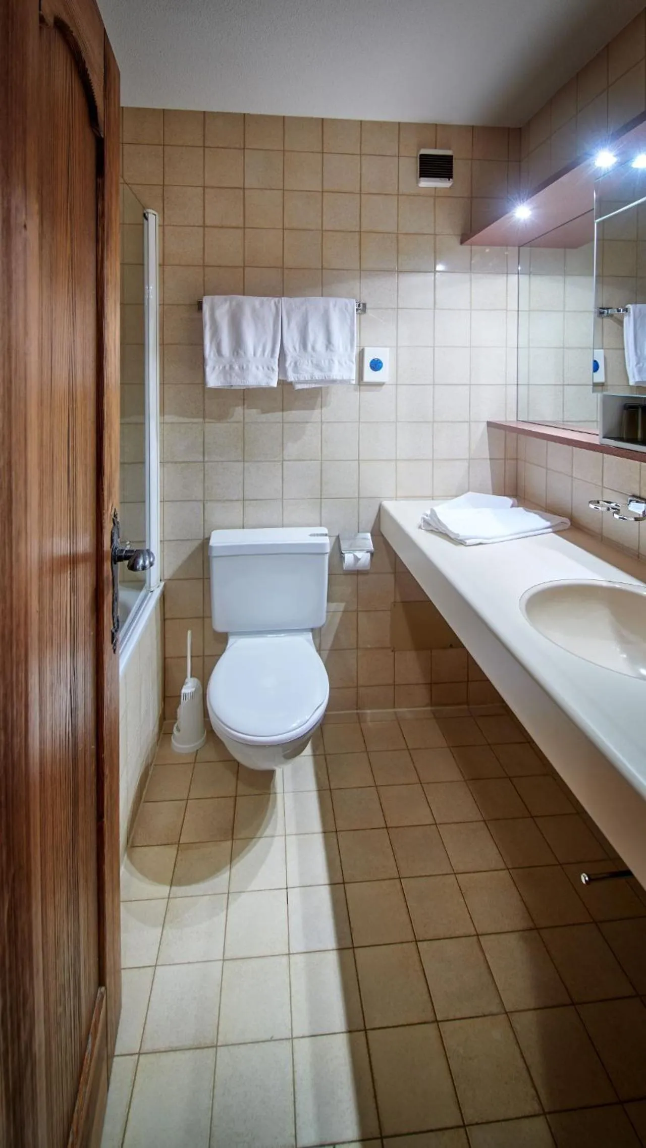 Toilet, Bed in Hotel Gletscherblick Grindelwald