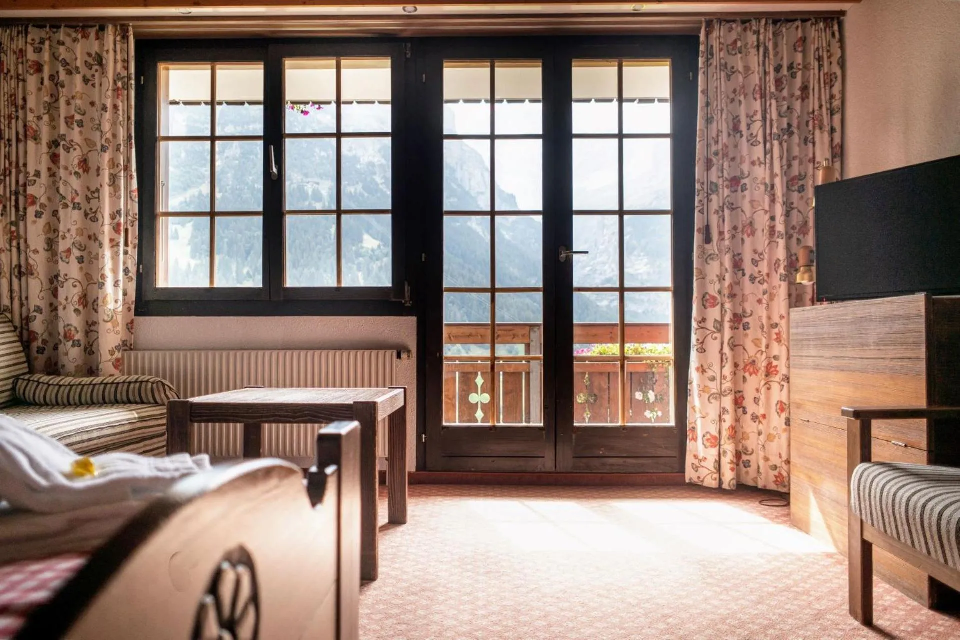 Seating area, Bed in Hotel Gletscherblick Grindelwald