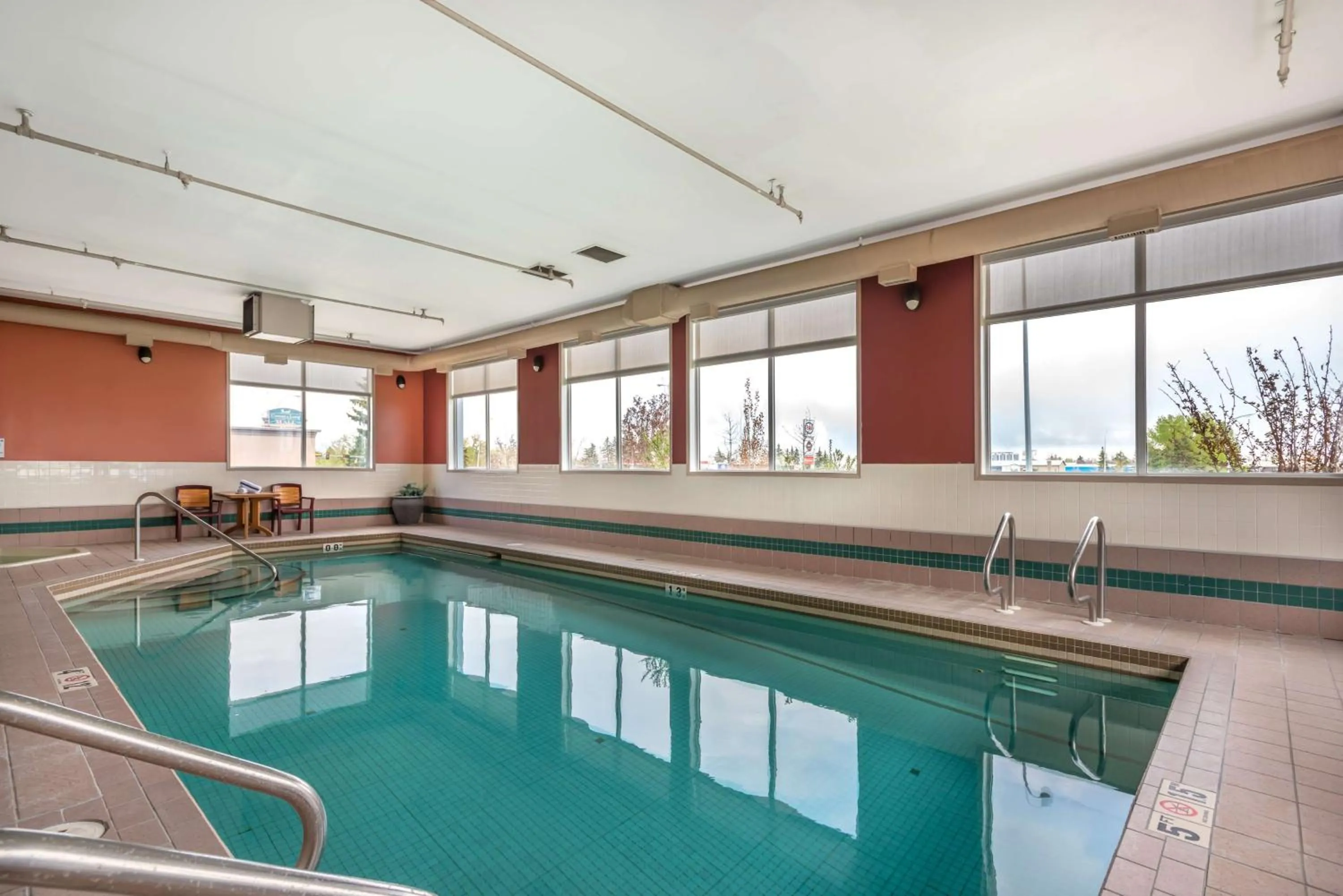 Pool view in Best Western Strathmore Inn