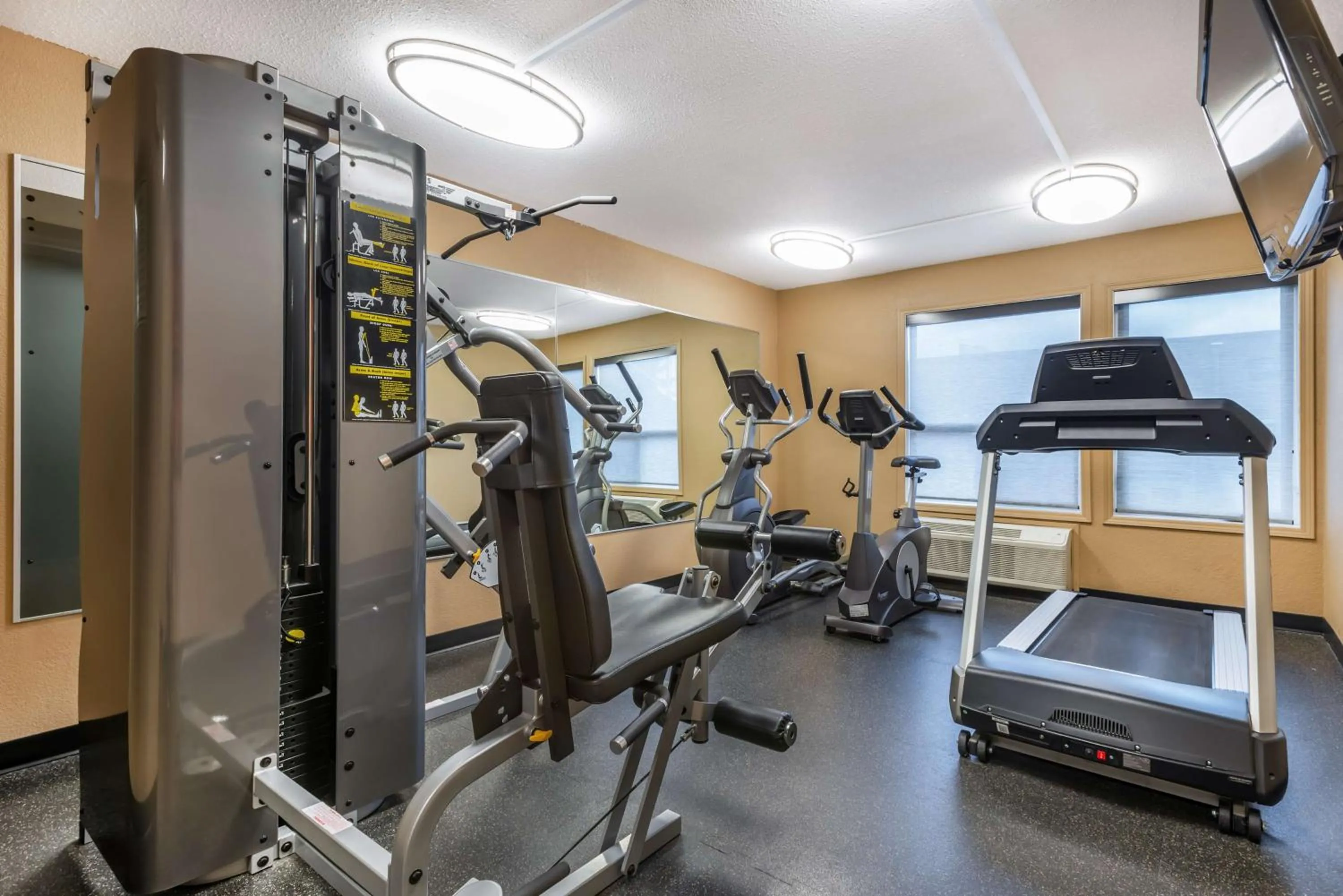 Fitness centre/facilities in Best Western Strathmore Inn