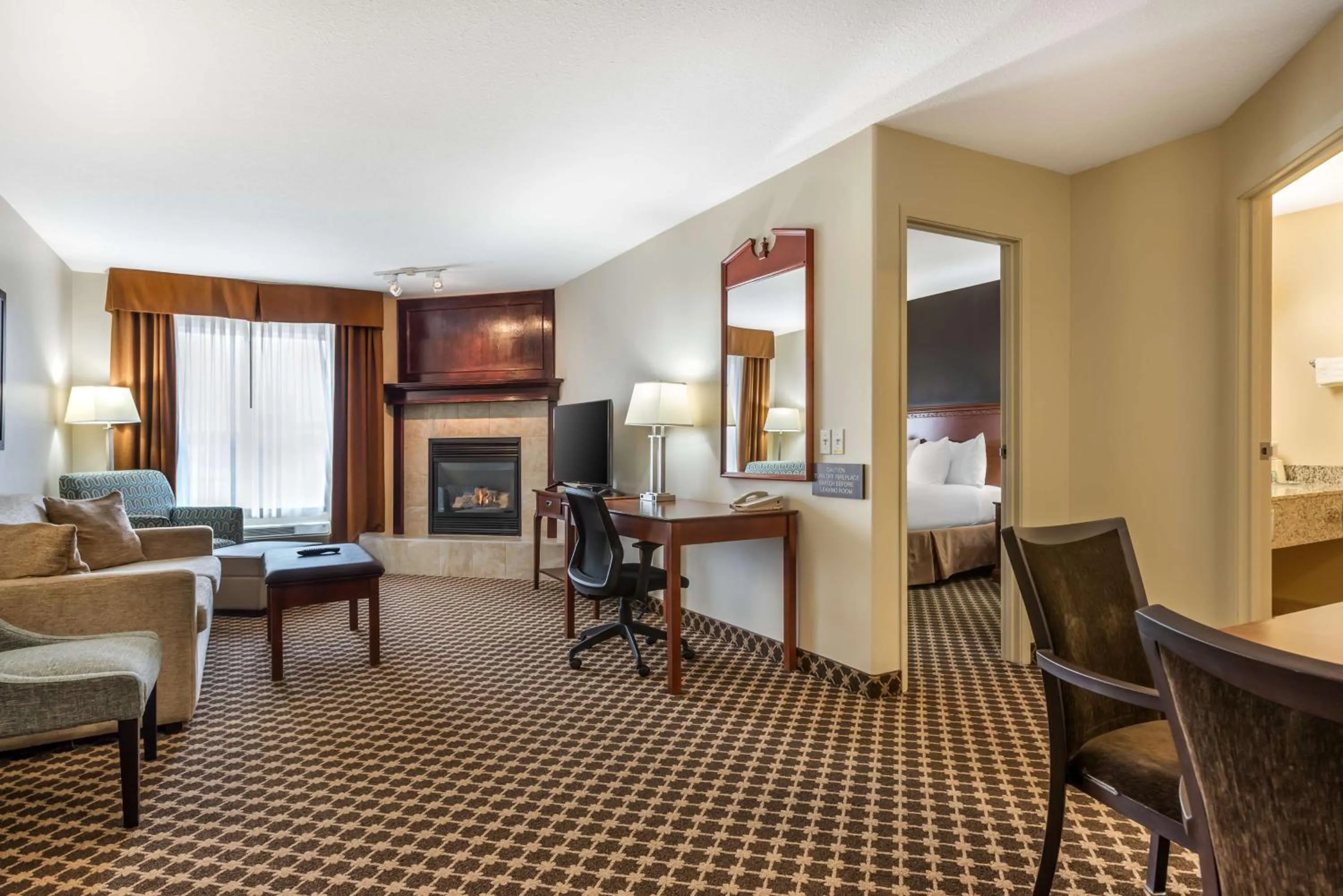 Bedroom in Best Western Strathmore Inn