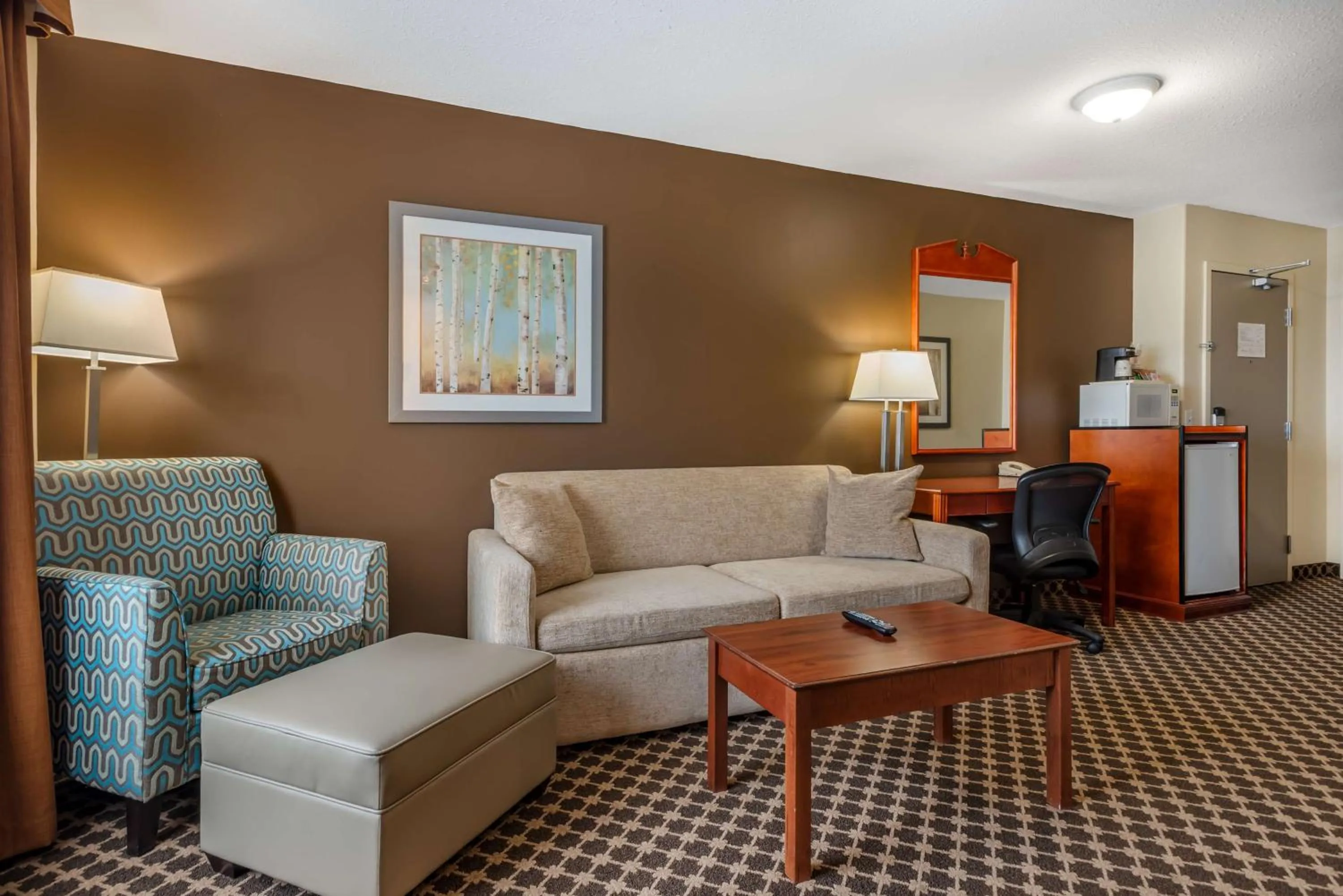 Bedroom in Best Western Strathmore Inn