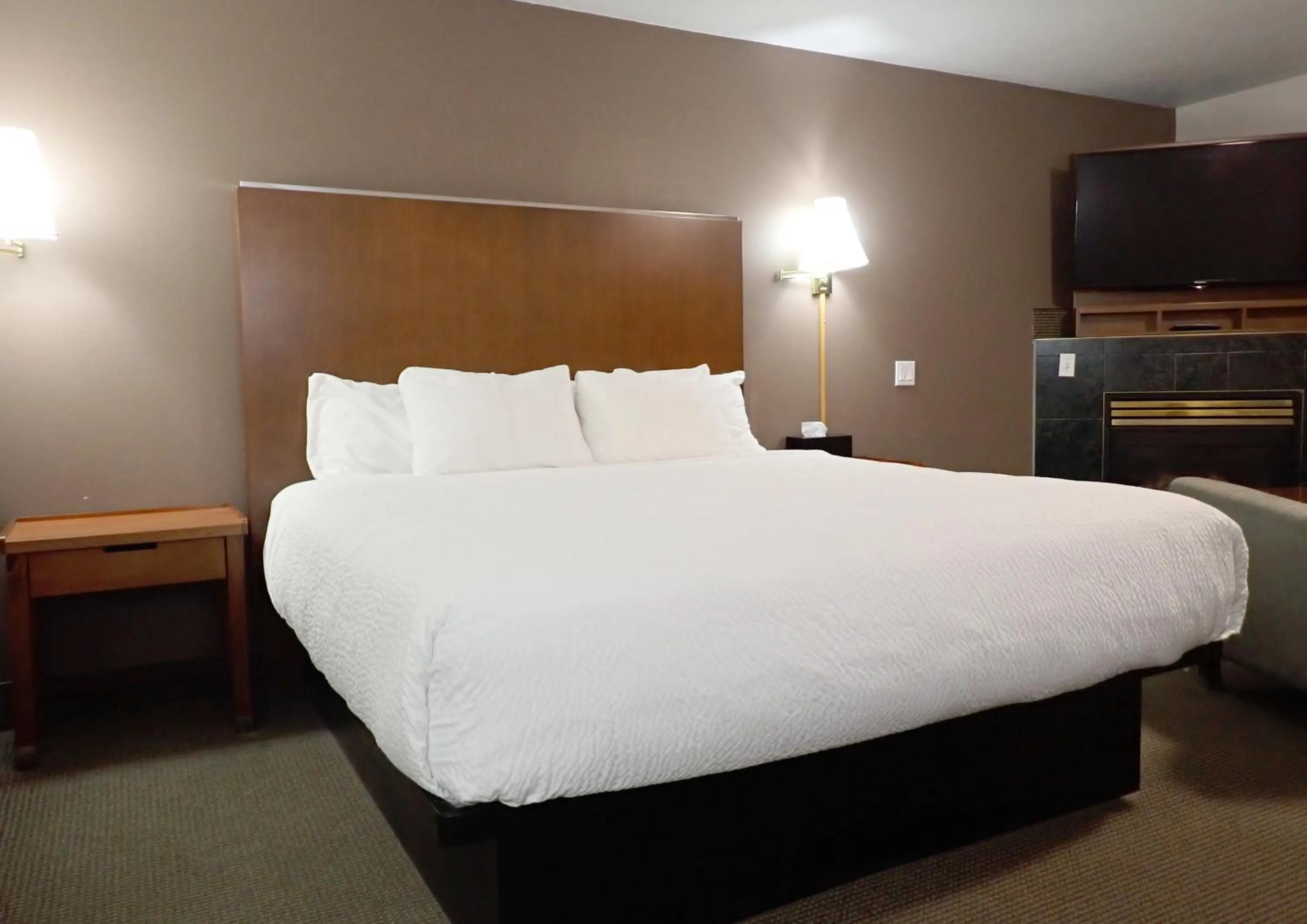 Bed in Days Inn by Wyndham Valemount